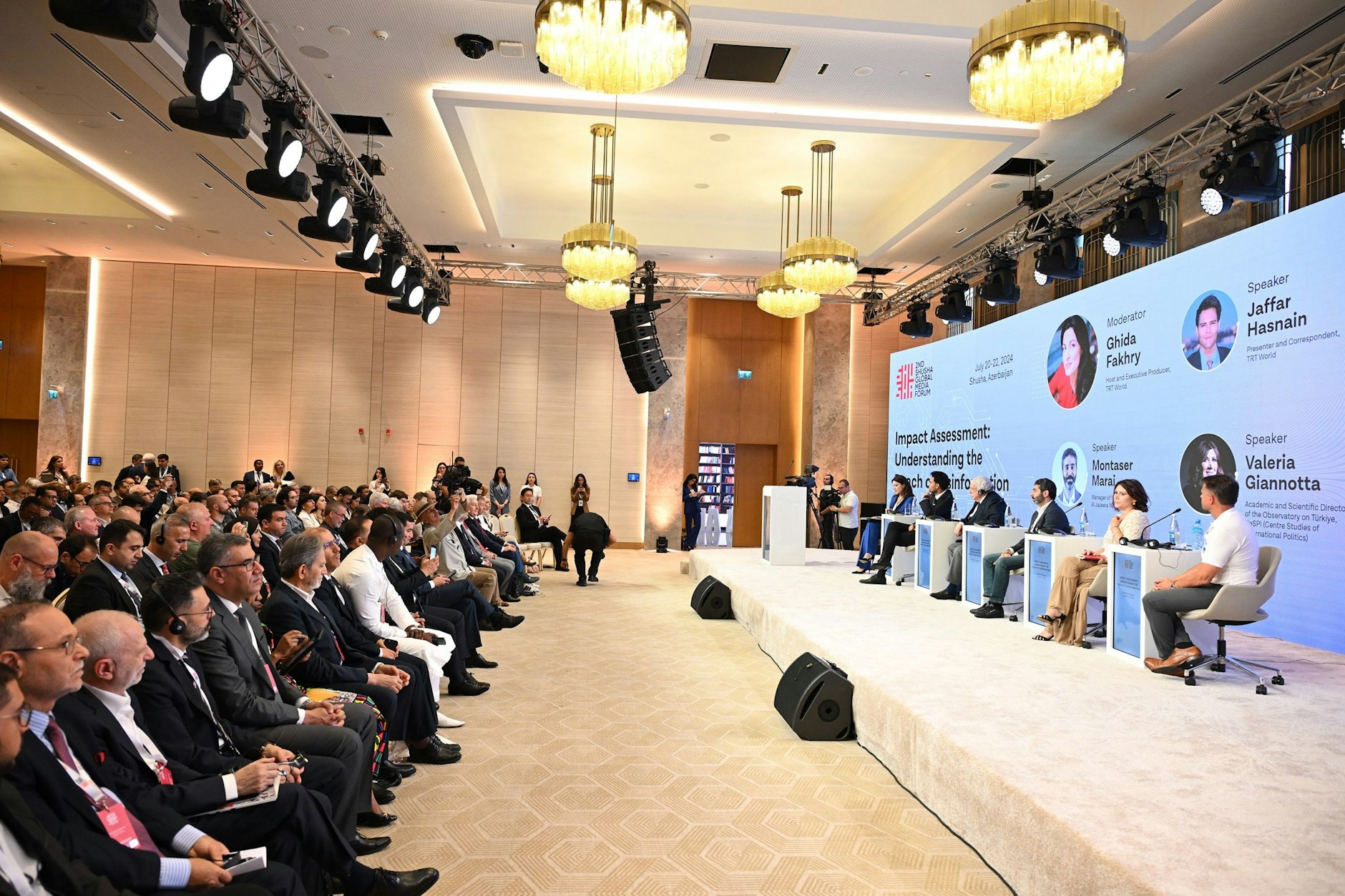 Diskussionsrunde zu verschiedenen medienstrategischen Fragen unserer Zeit in Shusha, Aserbaidschan.