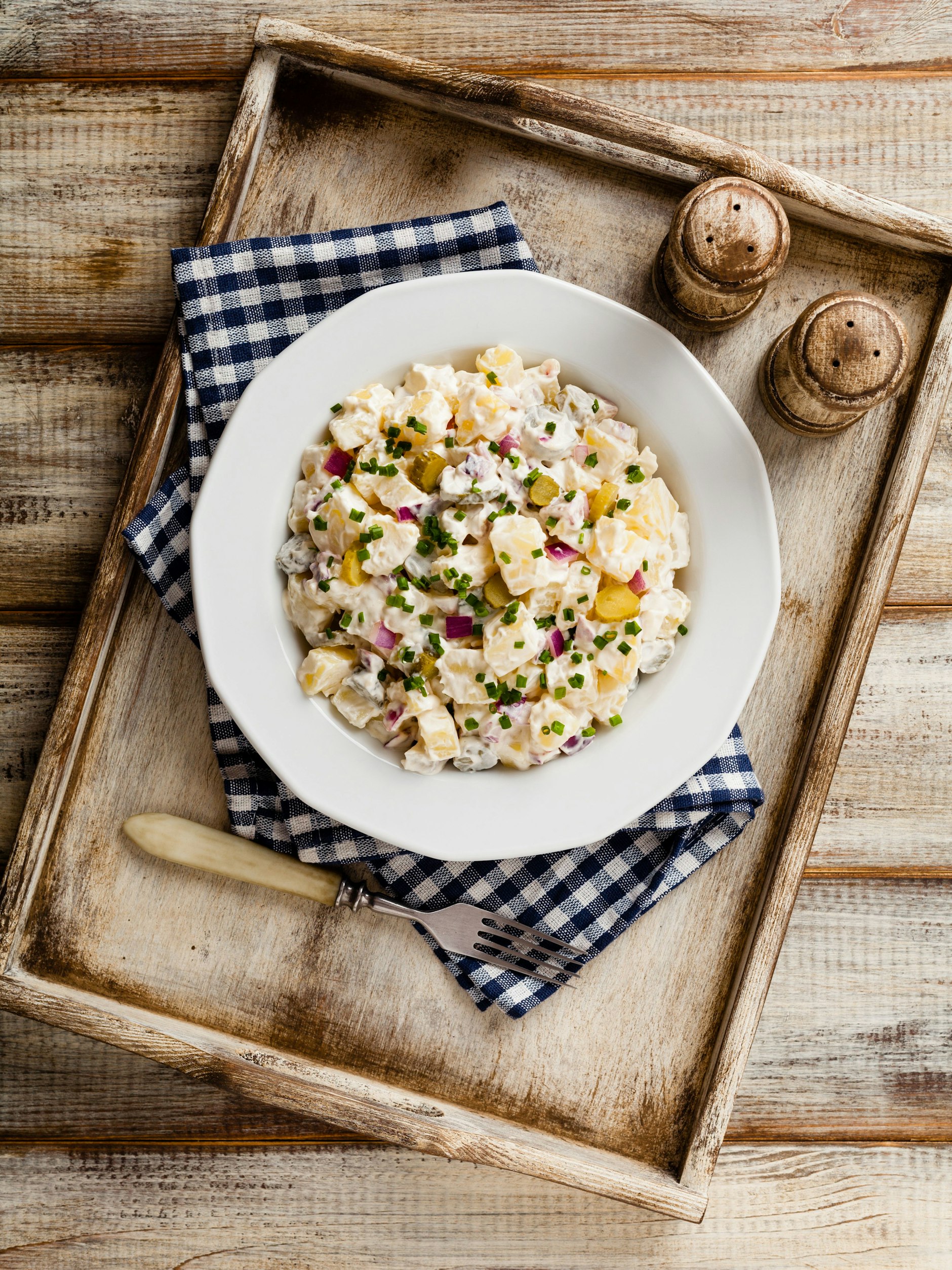 Dieses Rezept für Kartoffelsalat ist nicht so schwer - da ist direkt eine zweite Portion drin!