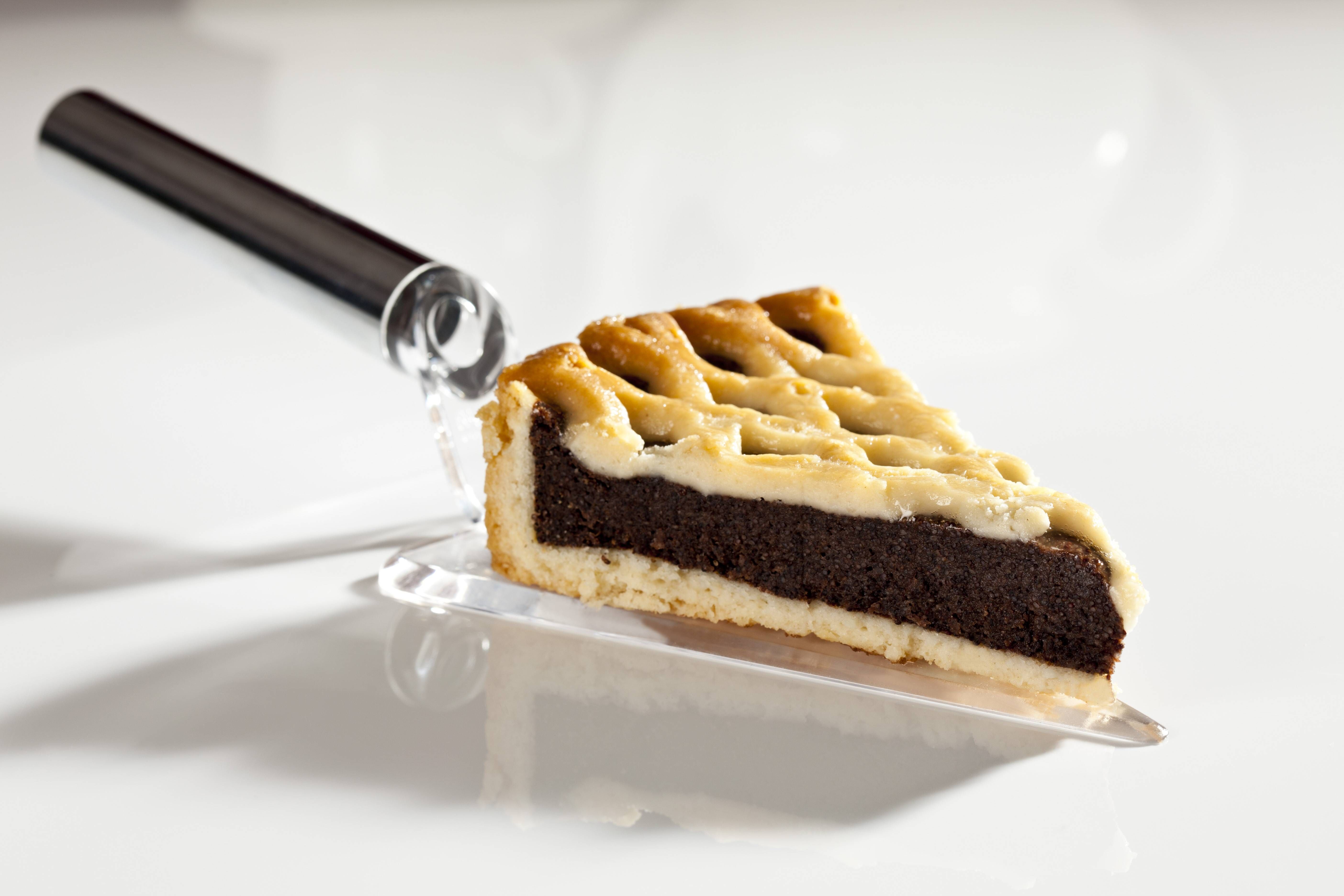 Omas Rezept für Mohnkuchen mit Gitter: Mit richtig cremiger Füllung!