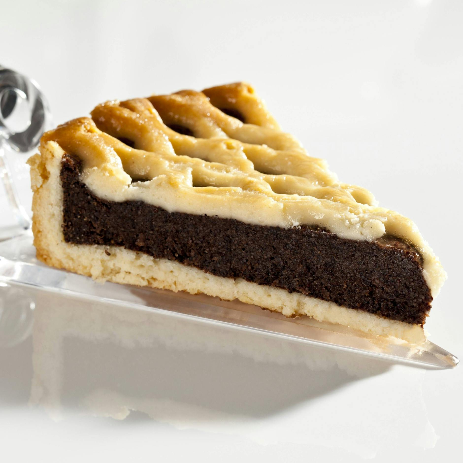 Omas Rezept für Mohnkuchen mit Gitter: Mit richtig cremiger Füllung!