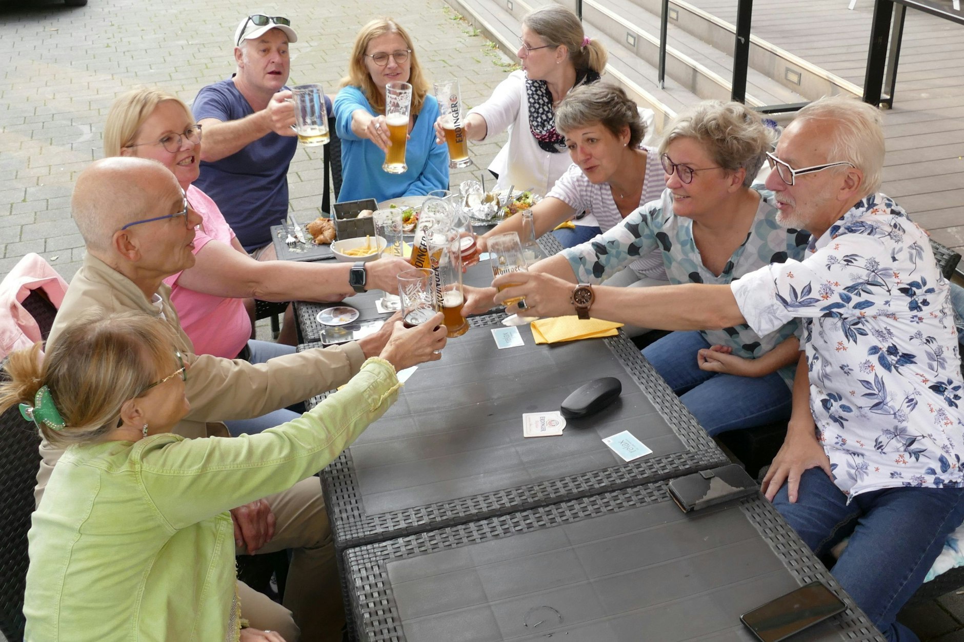 Bei den „Sundowner“-Treffen der App „Meet5“ ist es kinderleicht, neue Freunde und Bekannte zu finden.