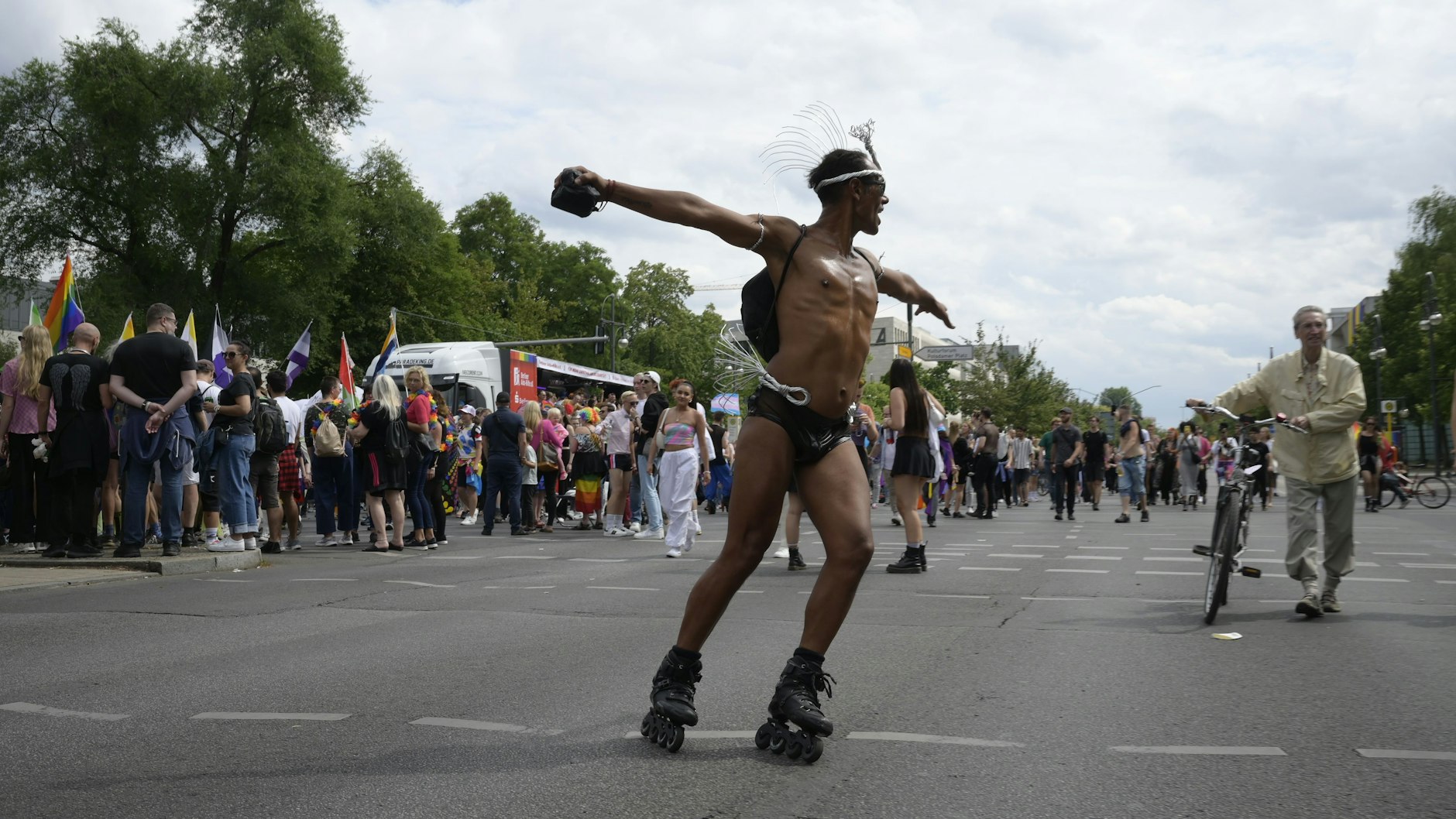 Viel nackte Haut und ausgelassene Stimmung beim CSD in Berlin&nbsp;