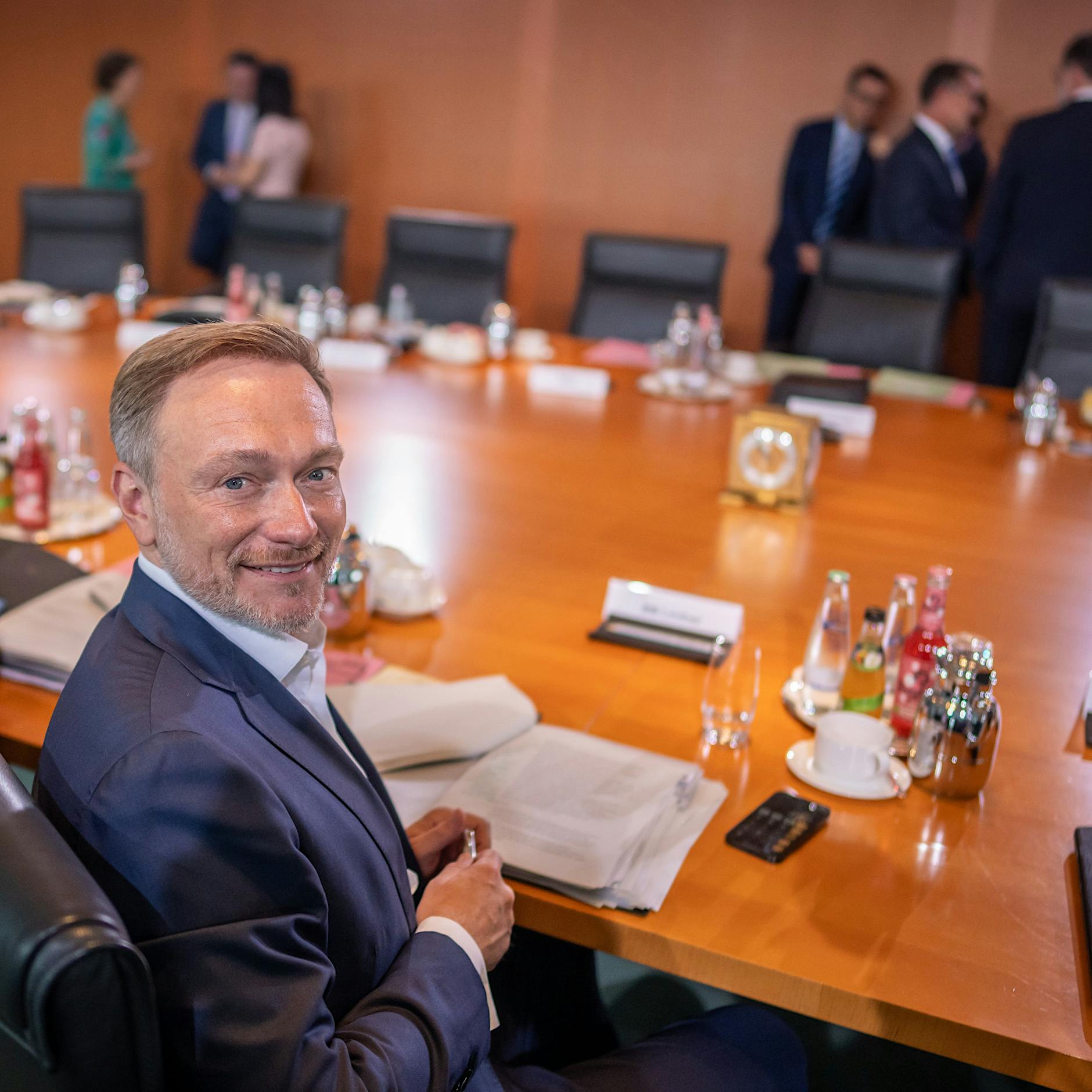 Geht's noch? Neues Entlastungspaket spart Reichen viermal mehr Steuern als Armen