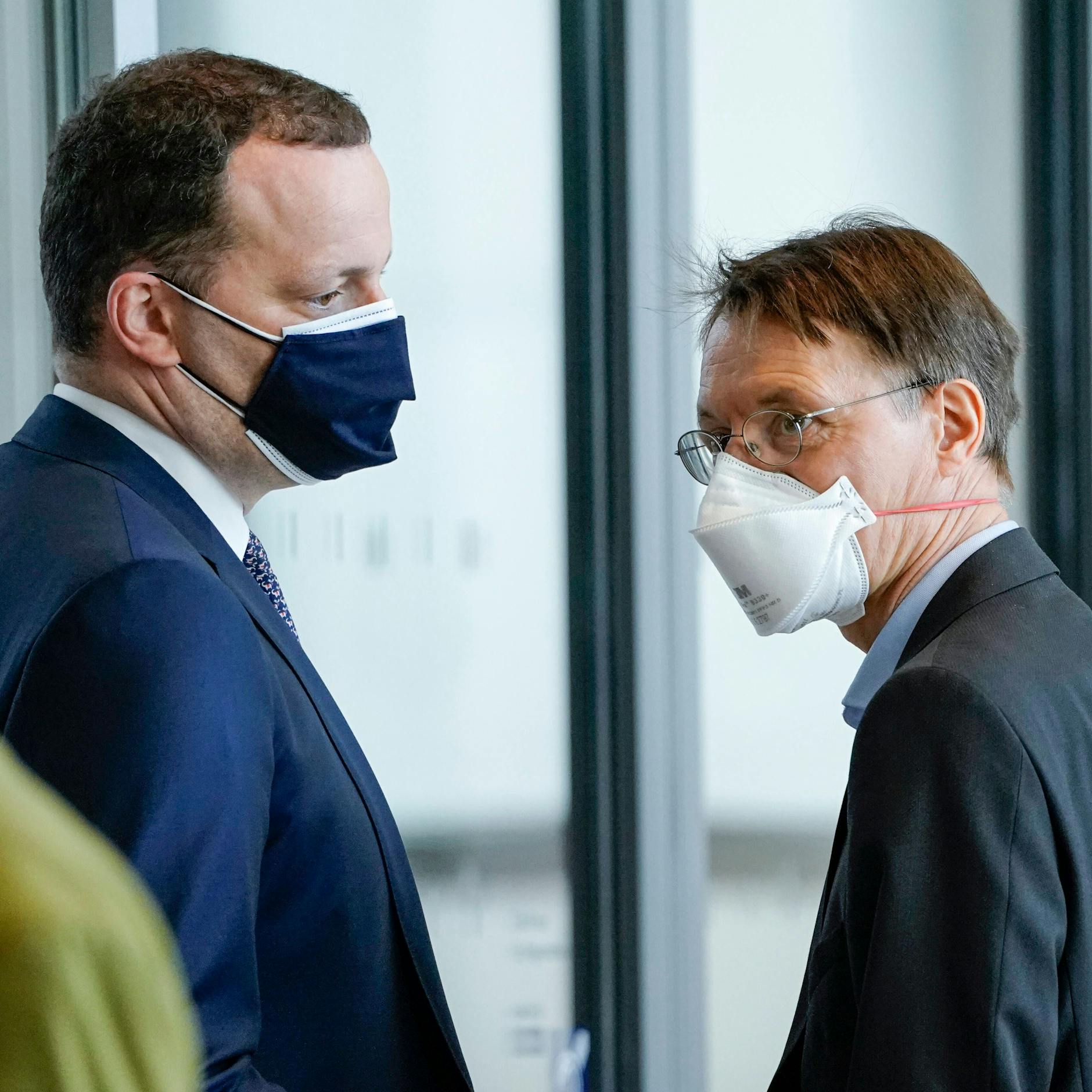 Image - Corona: Neue Details zur Maskenbeschaffung – geraten Lauterbach und Spahn in Bedrängnis?