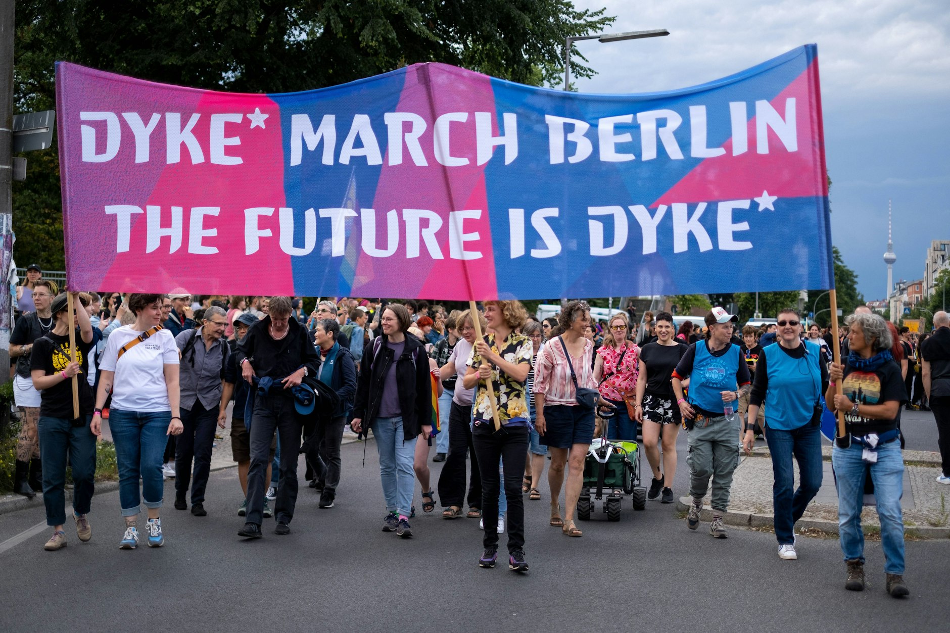 So sah der Dyke March in Berlin 2023 aus. Die diesjährige Demo findet am Freitagabend statt.