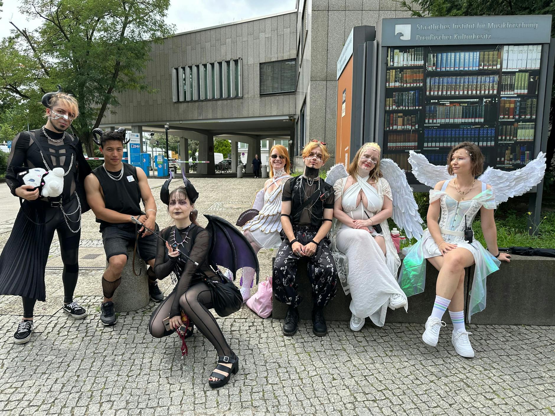 Die Phantasy-Brigade rückt an: Diese Berliner sehen aus wie sympathische Märchenfiguren.