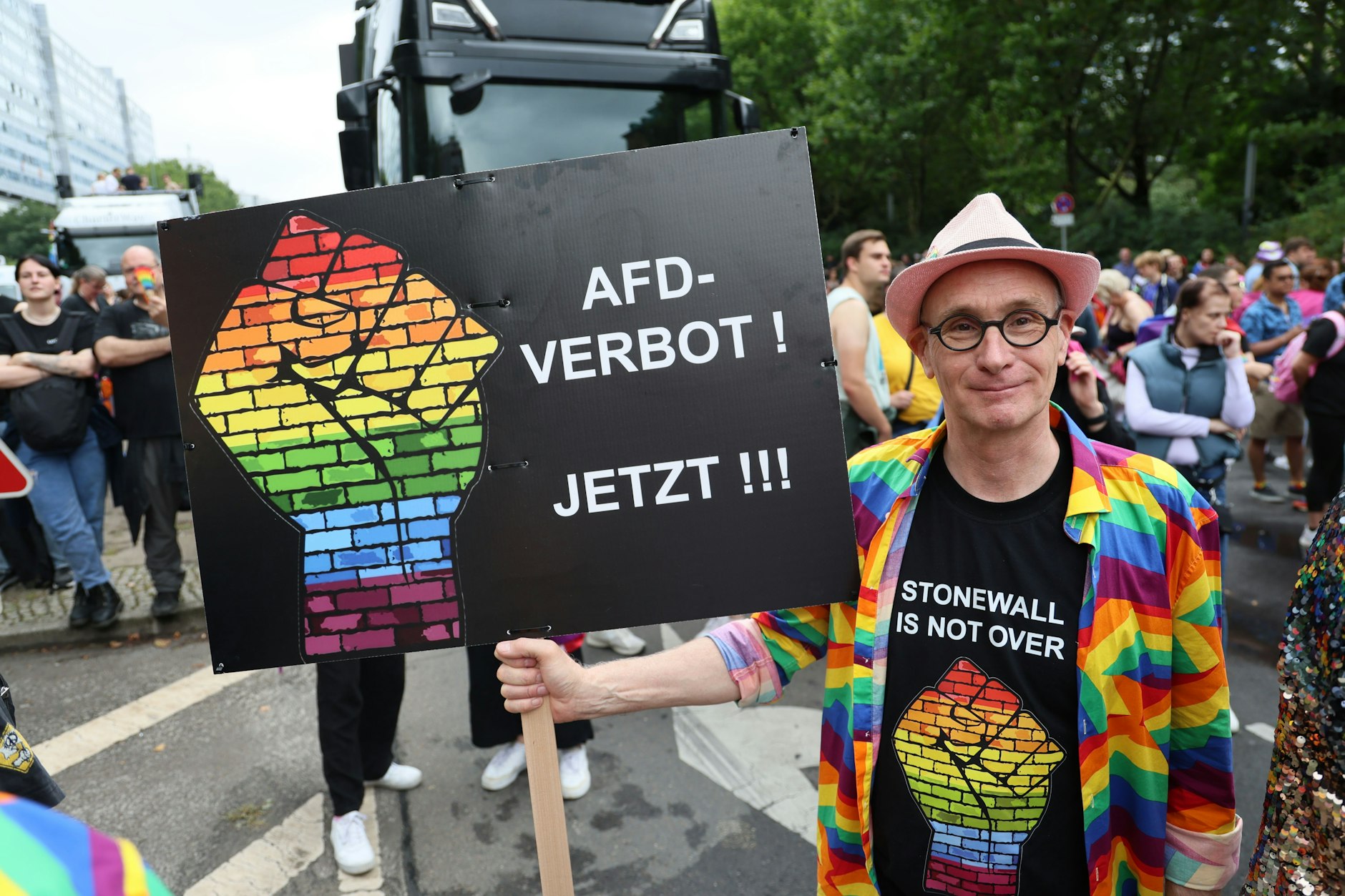 Dieser Teilnehmer fordert ein AfD-Verbot.