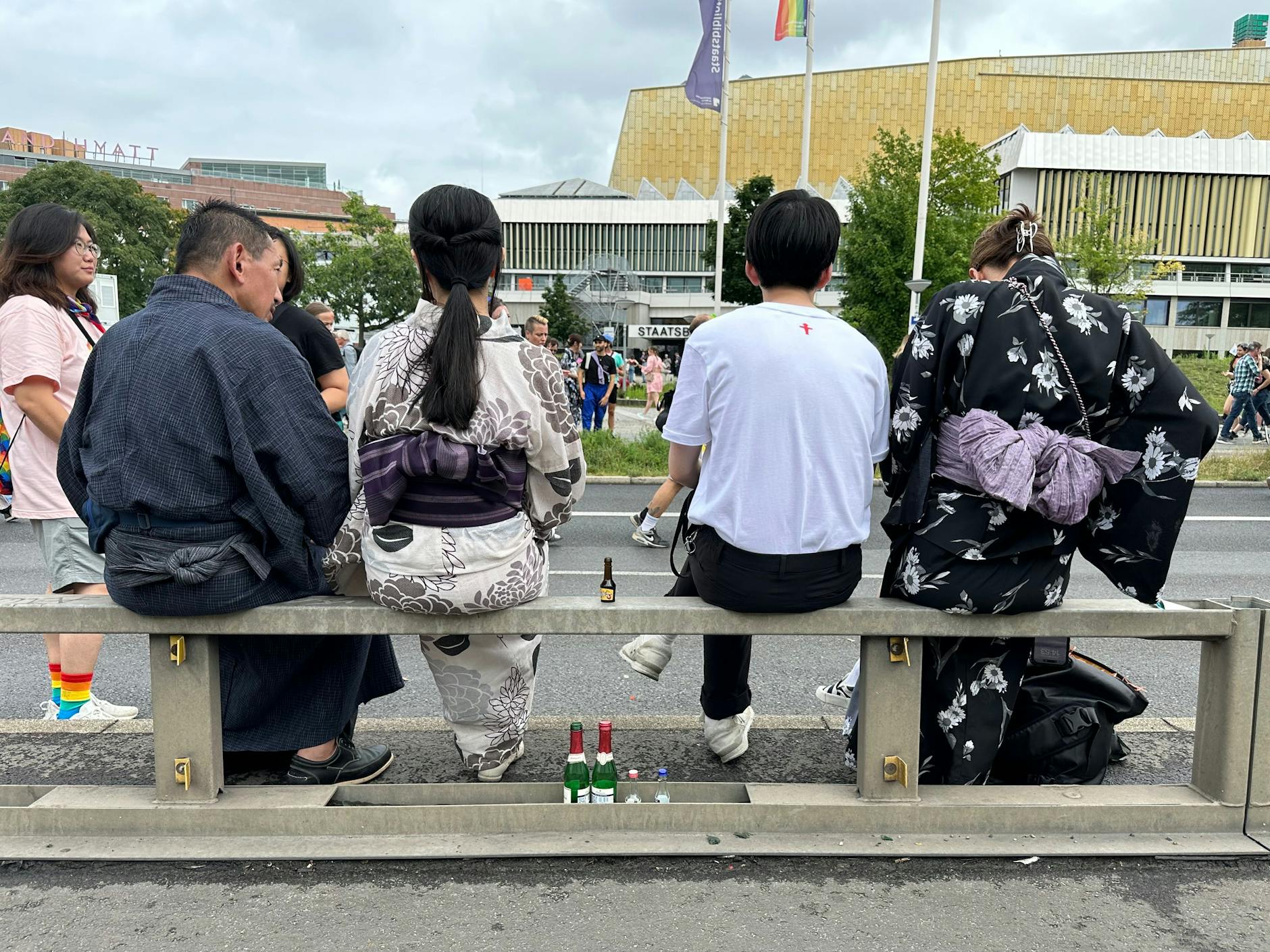 Mit Kimonos auf dem CSD: Fernost mags lieber traditionell.