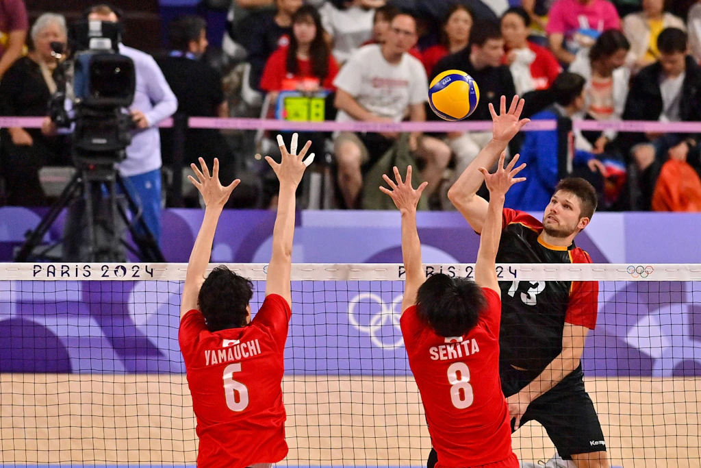 Glanzvolles Olympia-Comeback: Deutsche Volleyballer trotzen Unterbrechung und besiegen Japan