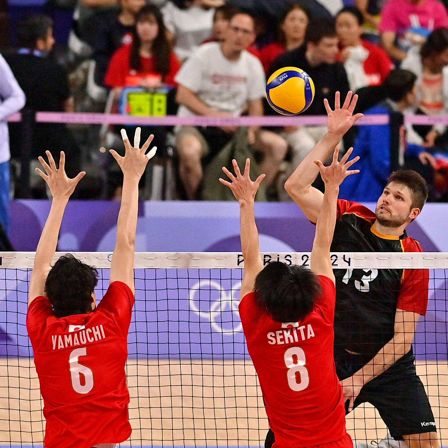 Glanzvolles Olympia-Comeback: Deutsche Volleyballer trotzen Unterbrechung und besiegen Japan