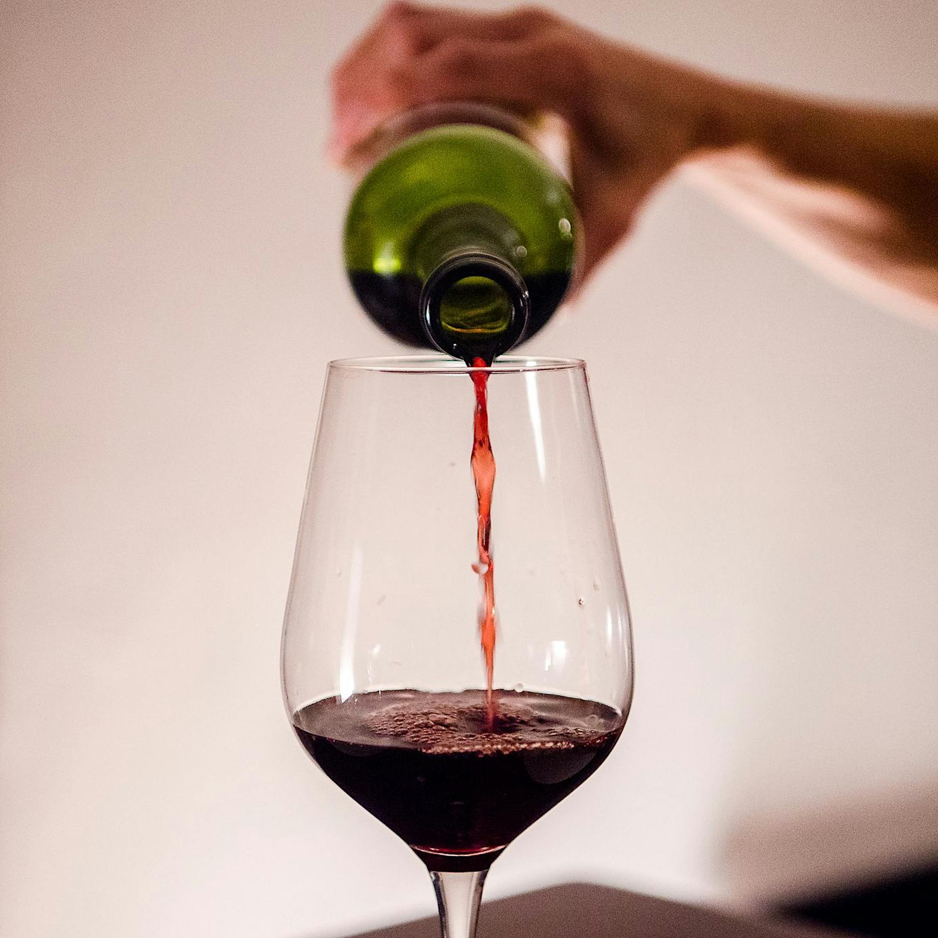 Ein Glas Wein am Tag gesund? Studie widerspricht