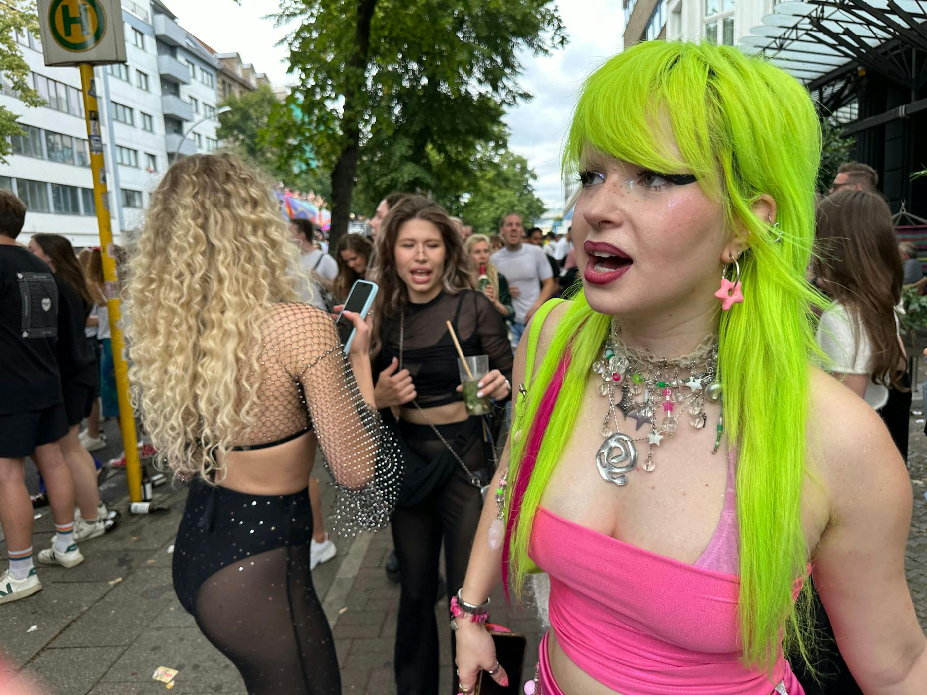 Ja, auch grüne Haare gab’s zu sehen.