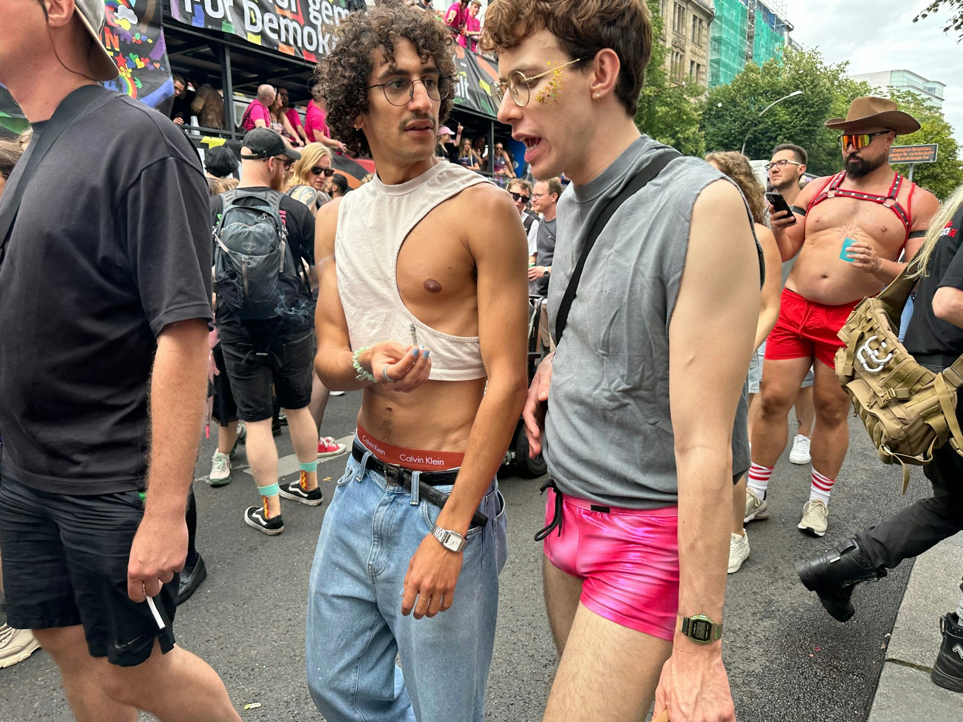 Wo sind eigentlich die anderen? Die Planung muss jetzt wirklich mal durchgesprochen werden.