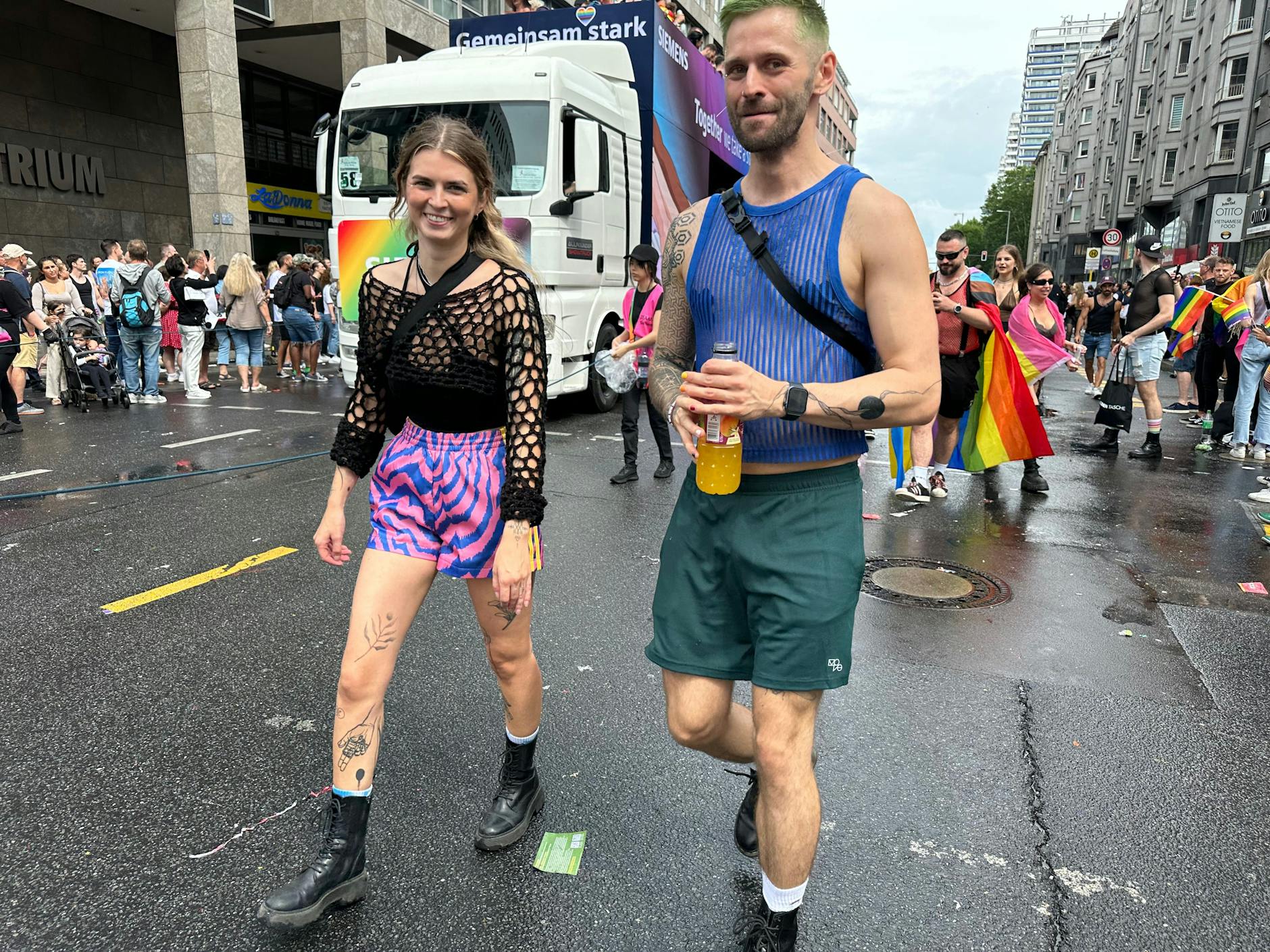 Auf der Potsdamer Straße werden unterdessen bereits die von Gesundheitsexperten empfohlenen 10.000 Schritte Tagessoll erfüllt.