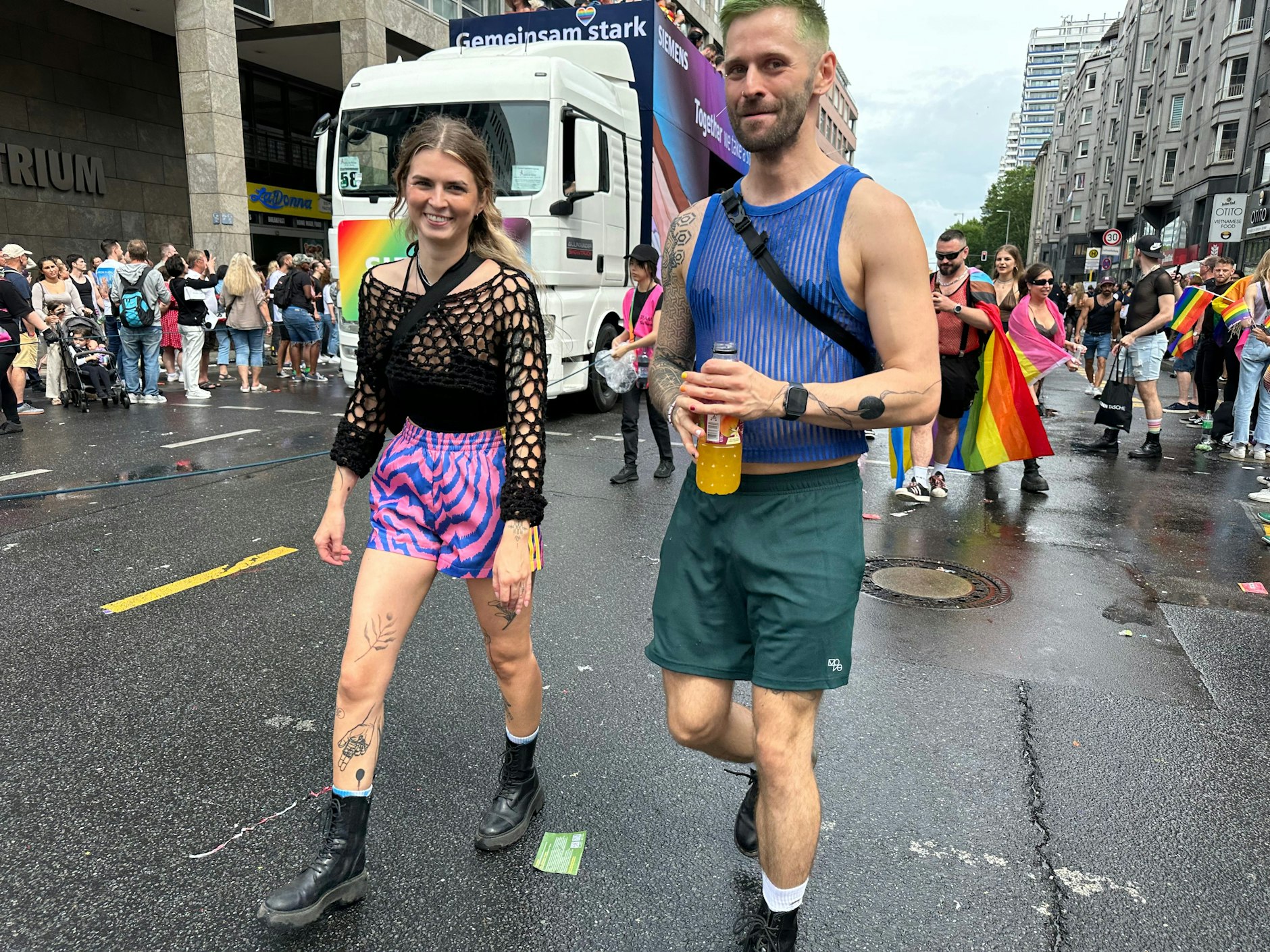 Auf der Potsdamer Straße werden unterdessen bereits die von Gesundheitsexperten empfohlenen 10.000 Schritte Tagessoll erfüllt.