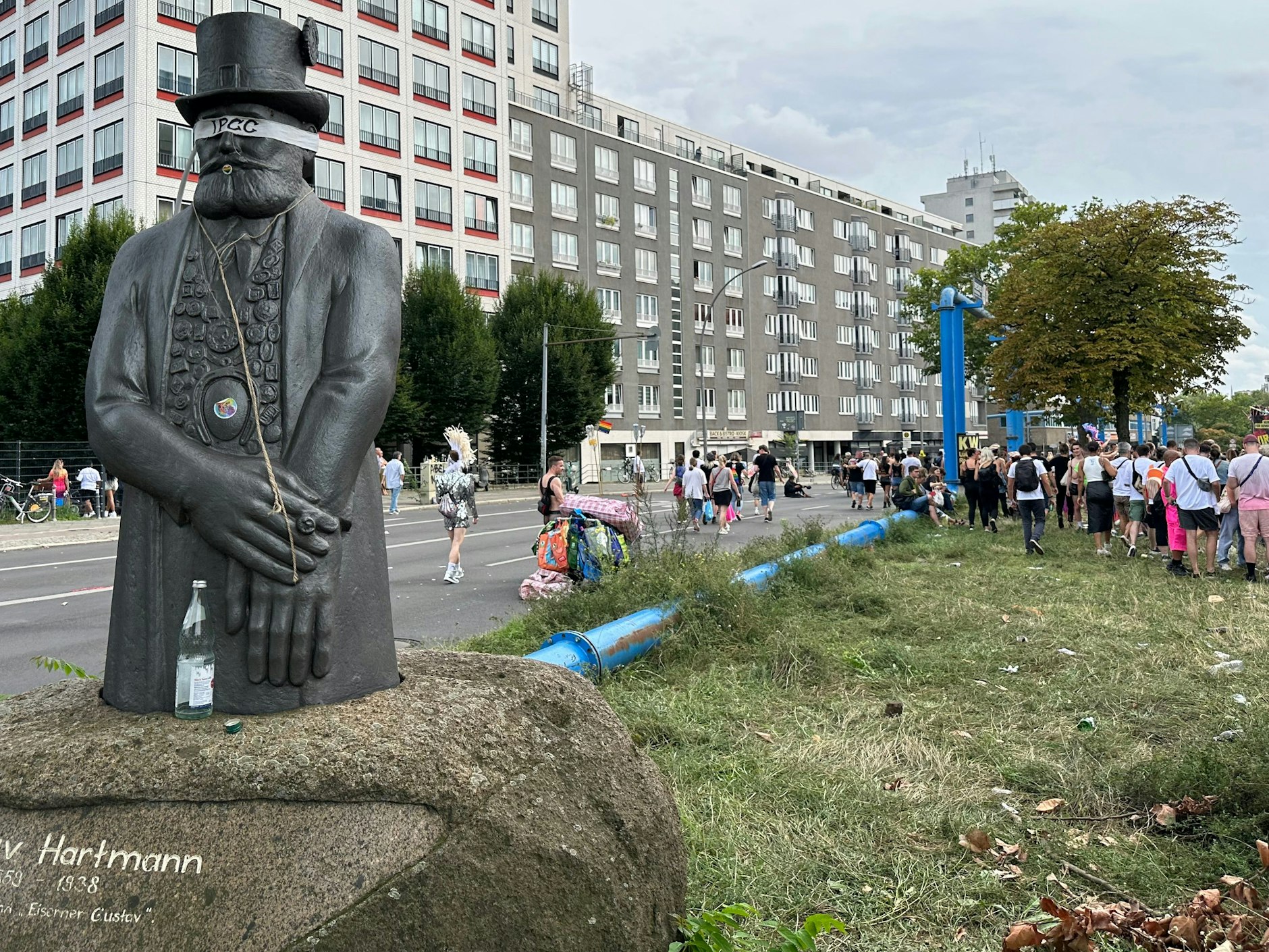 Besser isses: Gustav Hartmann mit Augenbinde