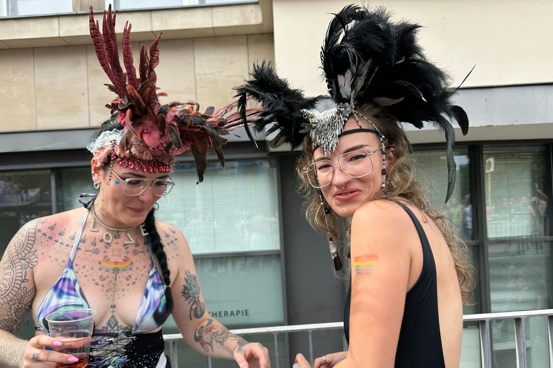 Nerd-Brille und Federboa – so bunt zusammengewürfelt zeigte sich das Publikum auf dem CSD.