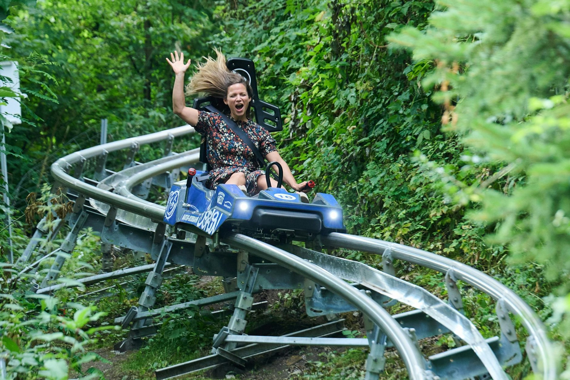 Nach zweijähriger Pause fährt Berlins Sommerrodelbahn endlich wieder.