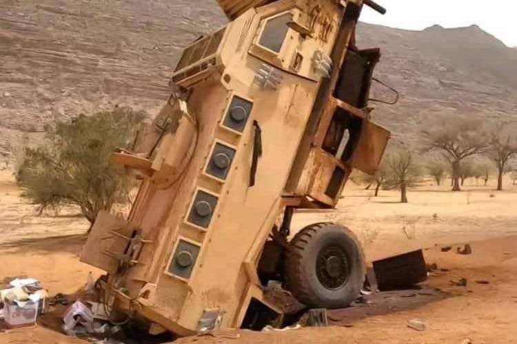 Bilder eines von den Rebellen zerstörten gepanzerten Fahrzeuges der Russen machte die Runde.