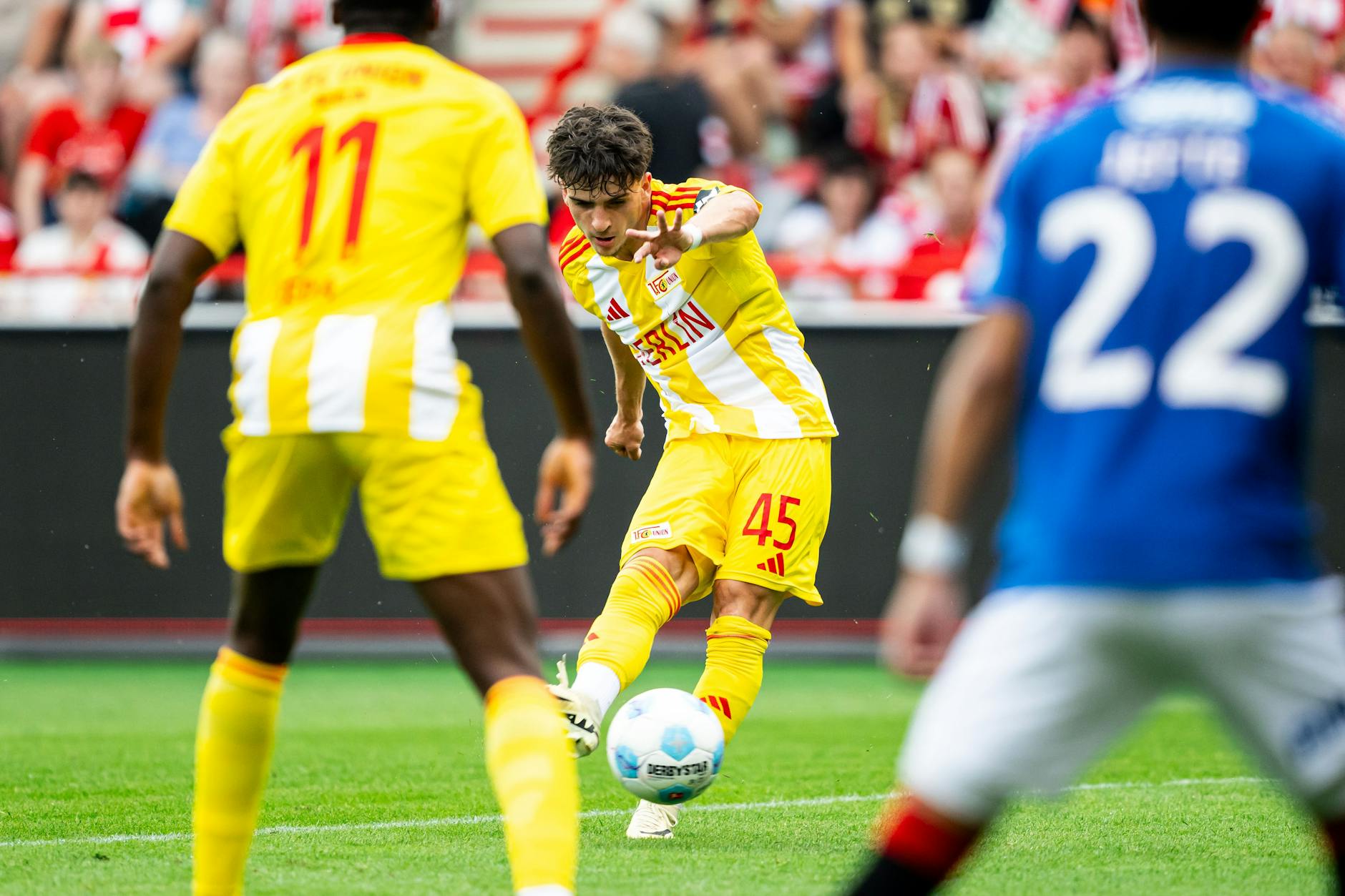 David Preu (M.) erzielte gegen Glasgow den Treffer zum zwischenzeitlichen 4:3.