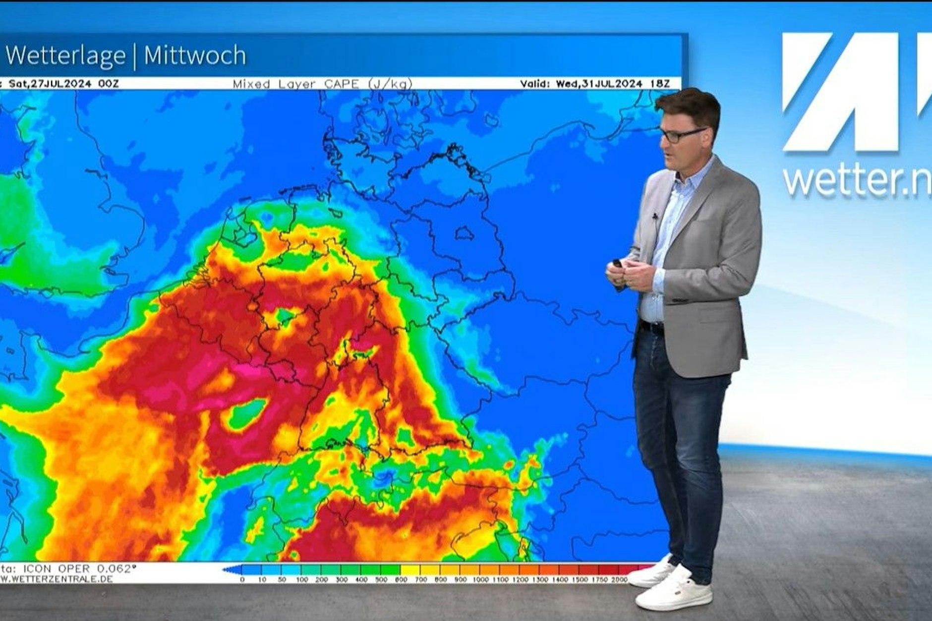 Die Sommerhitze bleibt vor allem im Südwesten, sagt Dominik Jung.