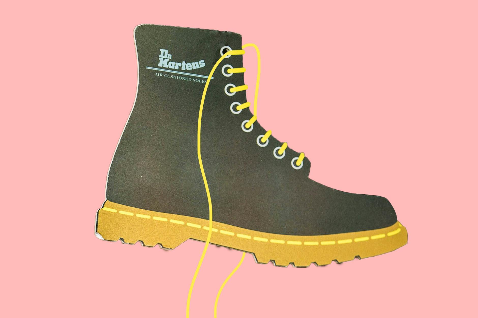Unverkennbar ob der gelben Nähte: der in Berlin besonders beliebte Dr.-Martens-Schuh.
