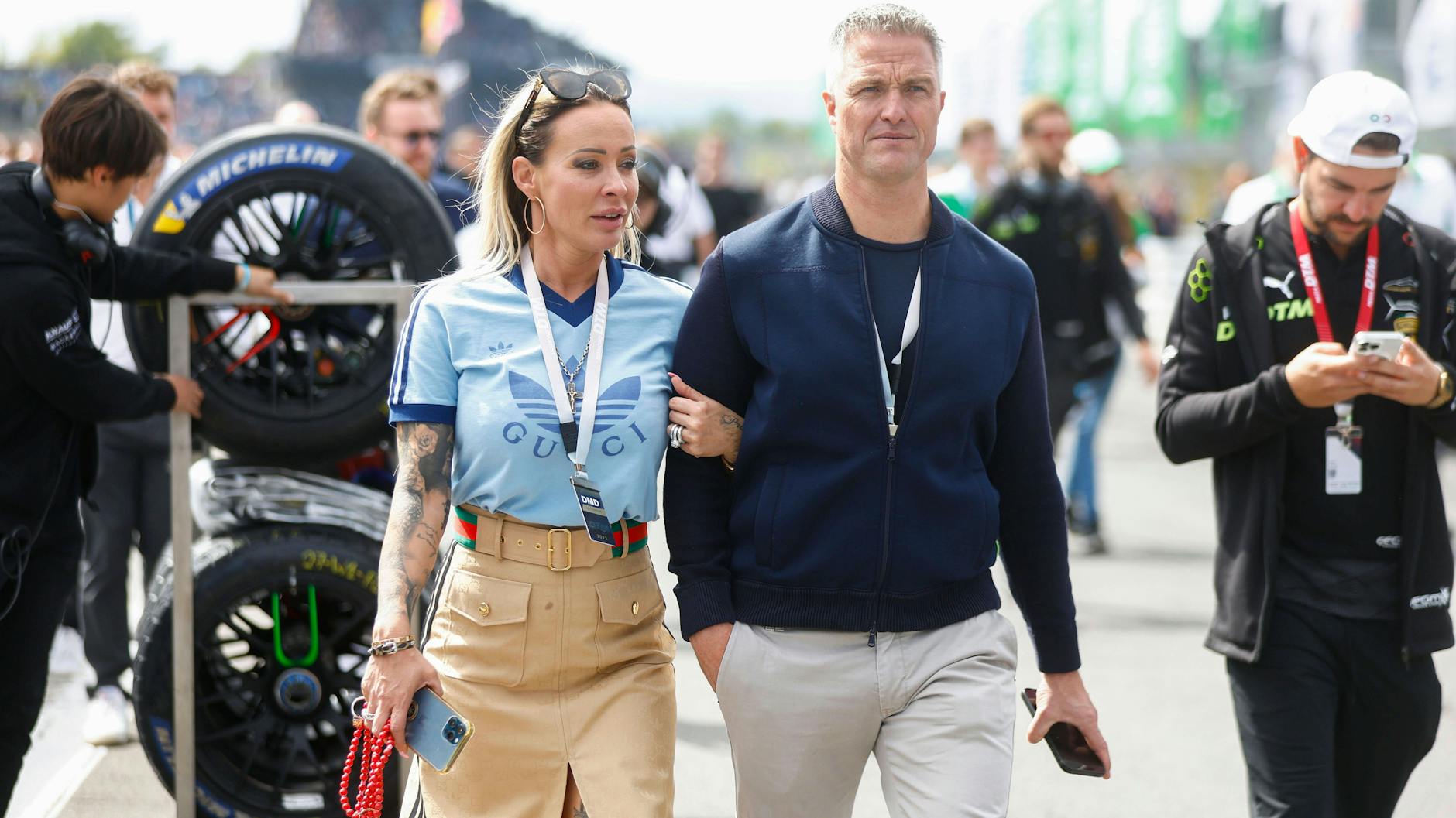 Cora und Ralf beim DTM-Lauf auf dem Nürburgring im Jahr 2022