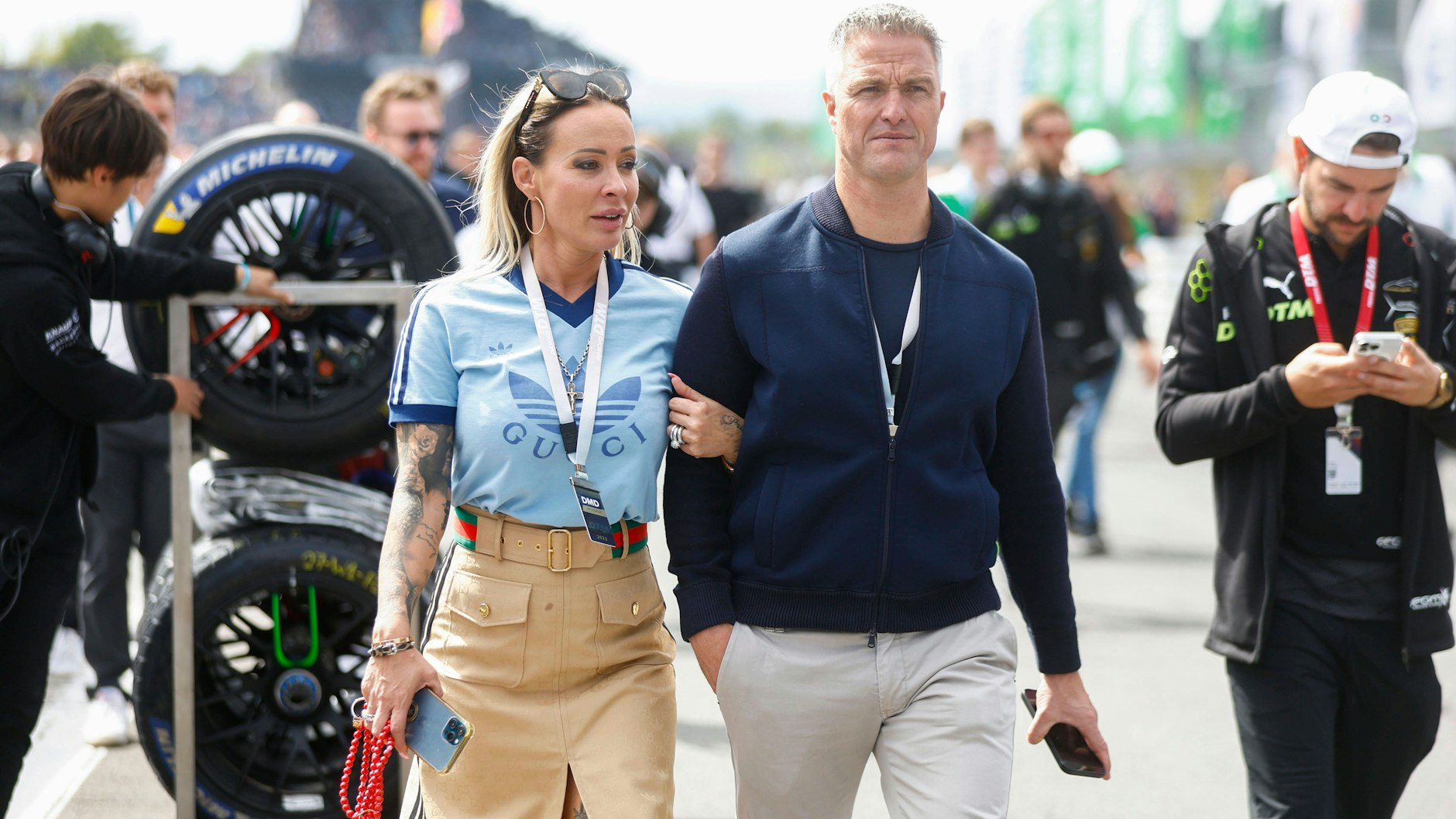 Cora und Ralf beim DTM-Lauf auf dem Nürburgring im Jahr 2022