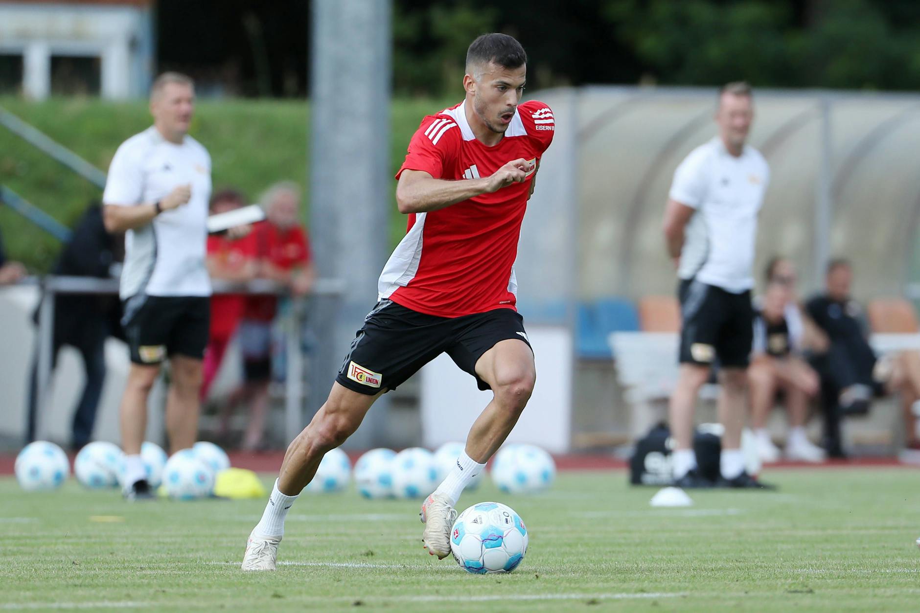 Neuzugang László Bénes (26) soll ab sofort das Spiel des 1. FC Union ankurbeln. Die Ankunft des Slowaken verschärft den eisernen Konkurrenzkampf weiter.