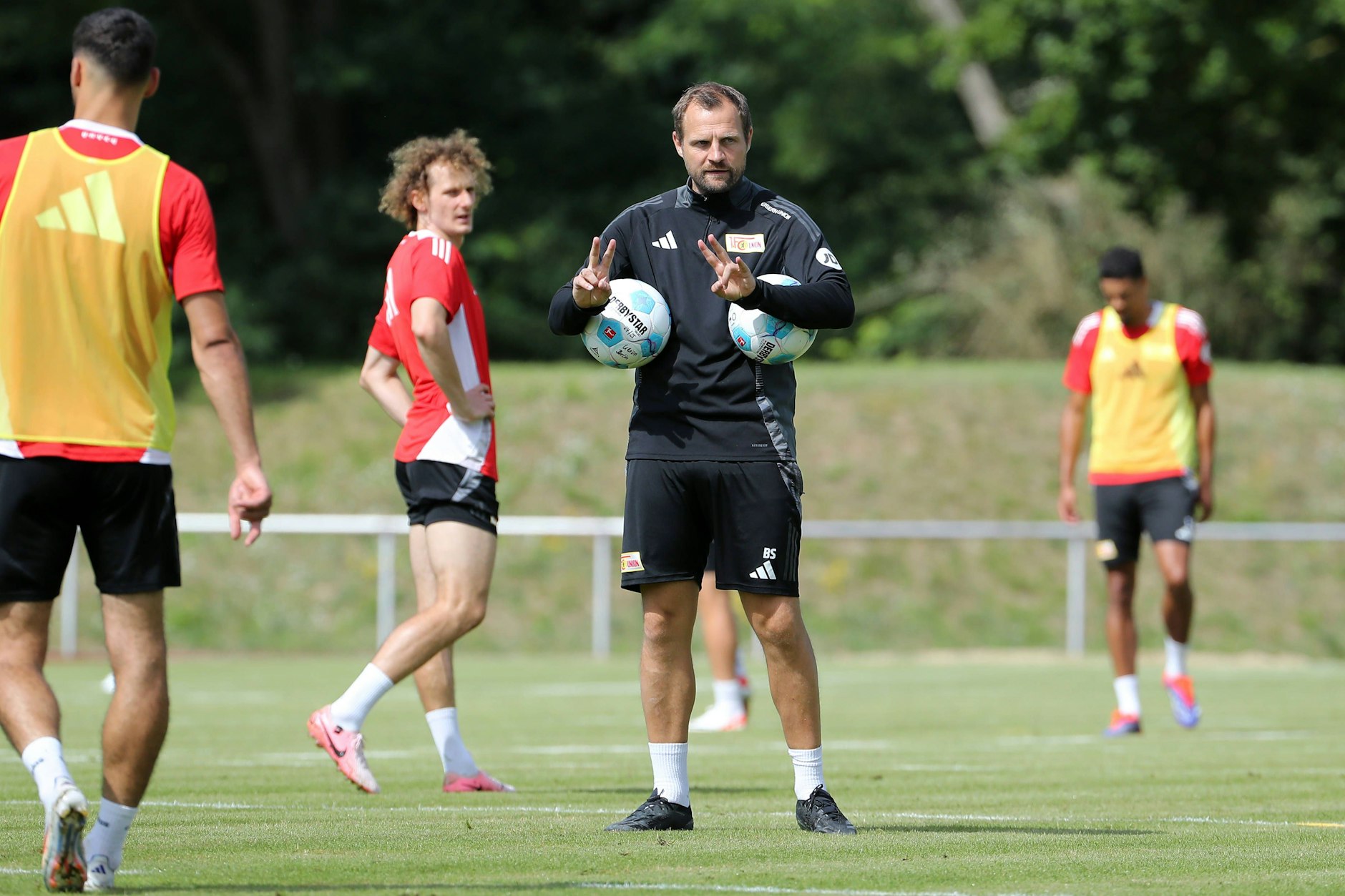 Bo Svensson (44), Cheftrainer des 1. FC Union, sucht im Trainingslager in Neuruppin die richtige Balance.&nbsp;