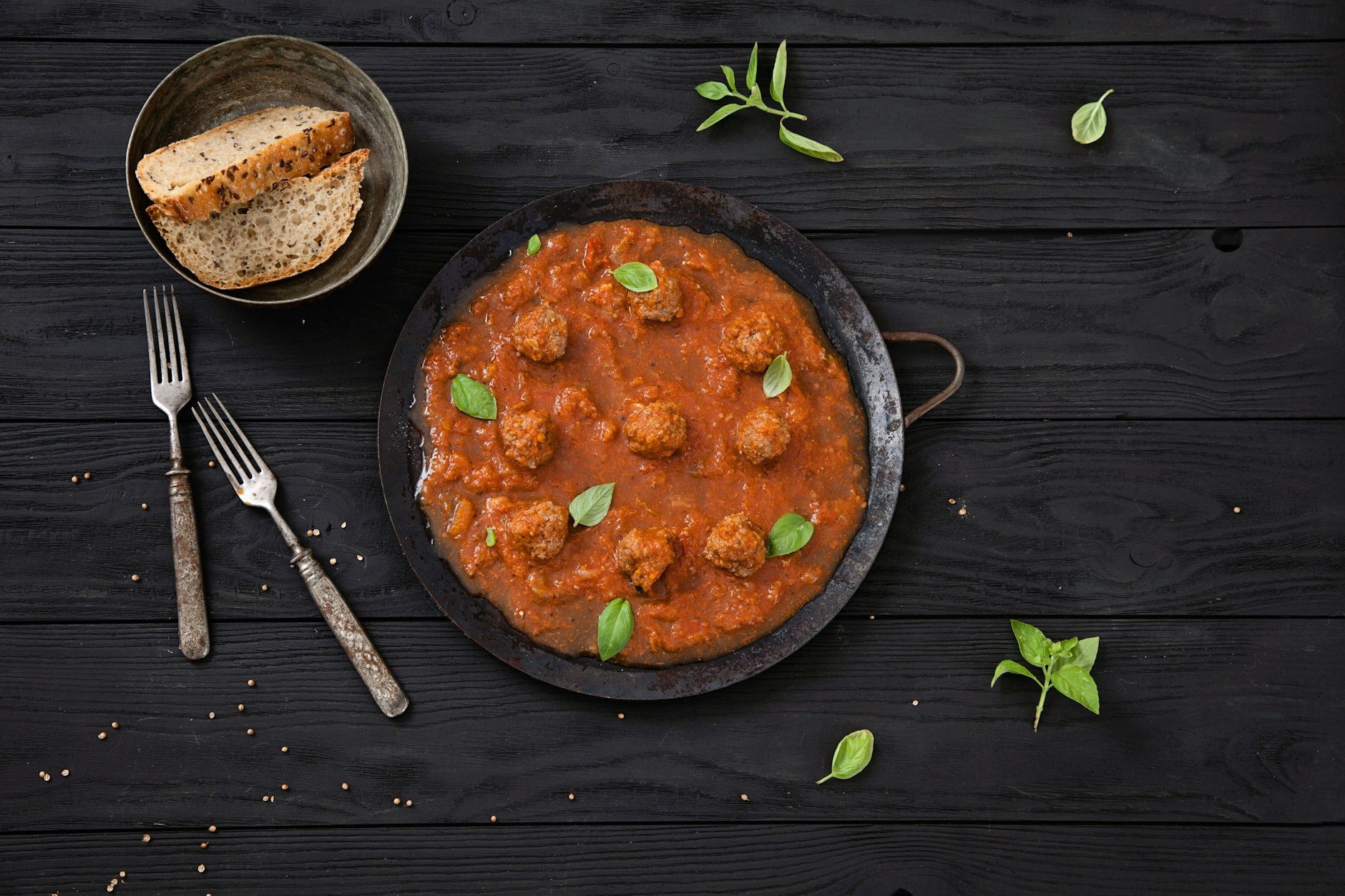 Auch Hackbällchen in Tomatensauce haben wenig Kalorien. 
