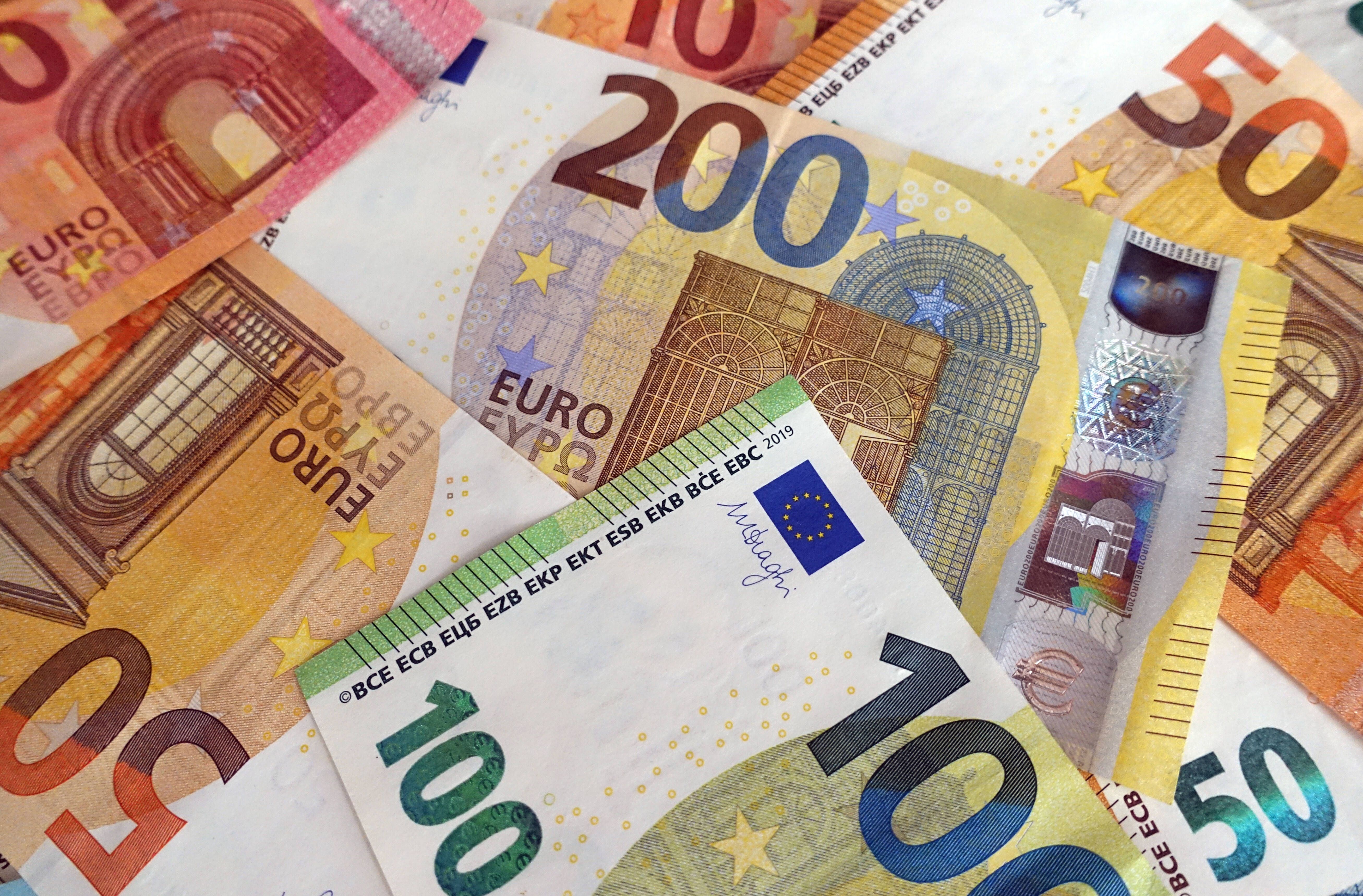 Staatsschulden: 49-Euro-Ticket, Ukrainekrieg – jeder Deutsche ist mit 29.000 Euro dabei!