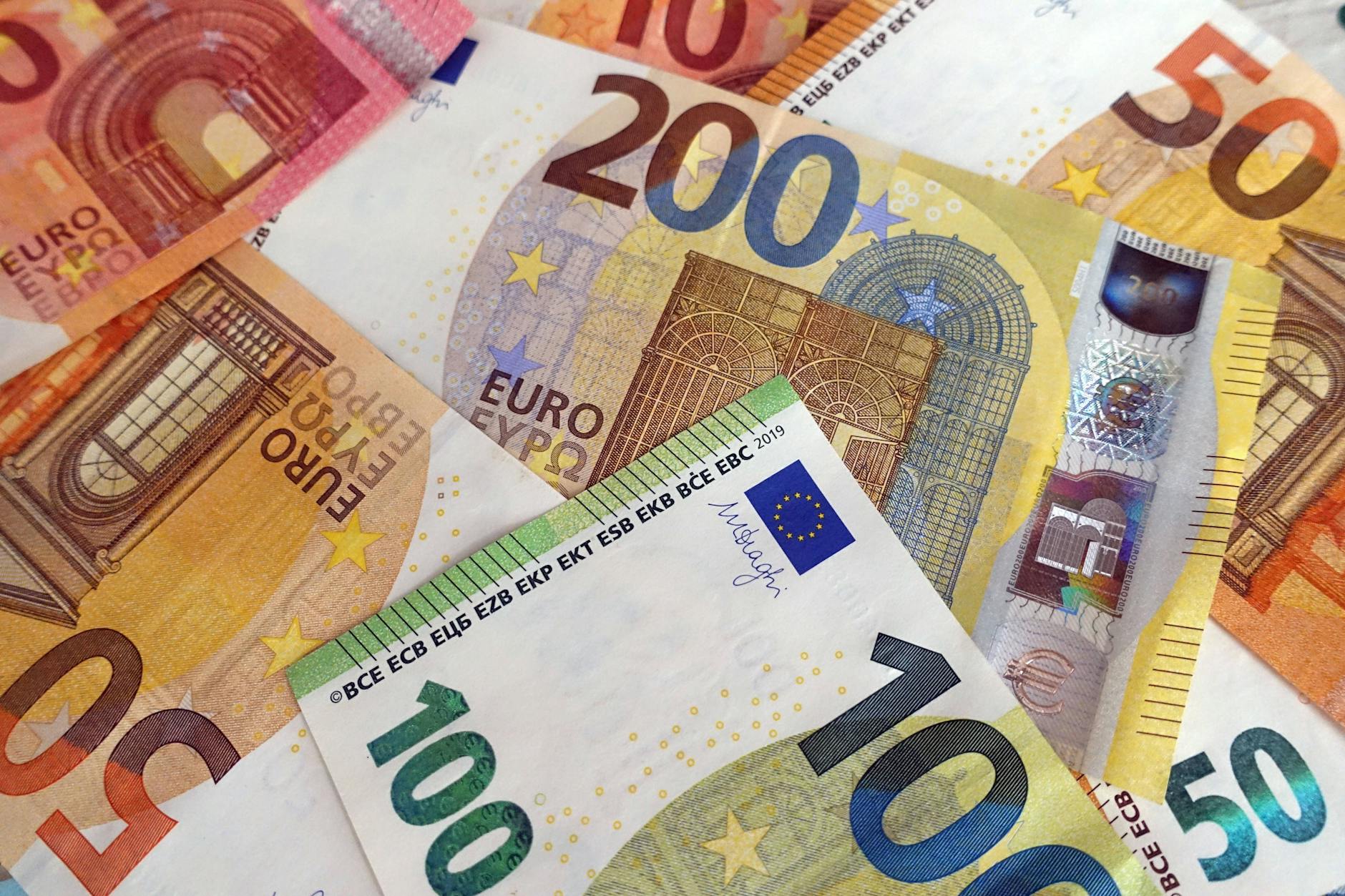 Historischer Höchststand: Bei der Milliarden-Staatsverschuldung ist umgerechnet jeder Deutsche mit fast 29.000 Euro dabei.