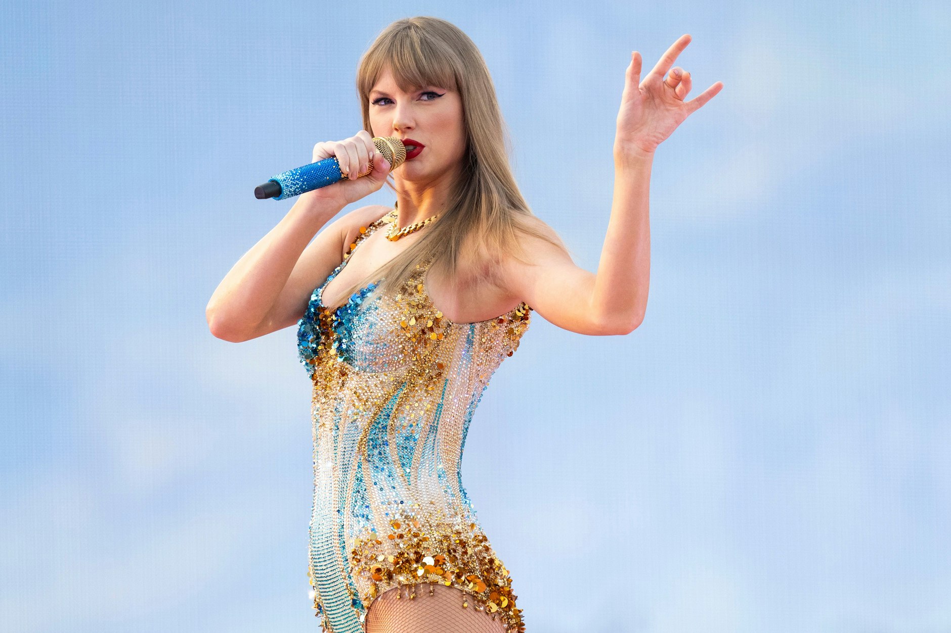 Taylor Swift beim Konzert am Sonnabend im Olympiastadion auf der Bühne. 
