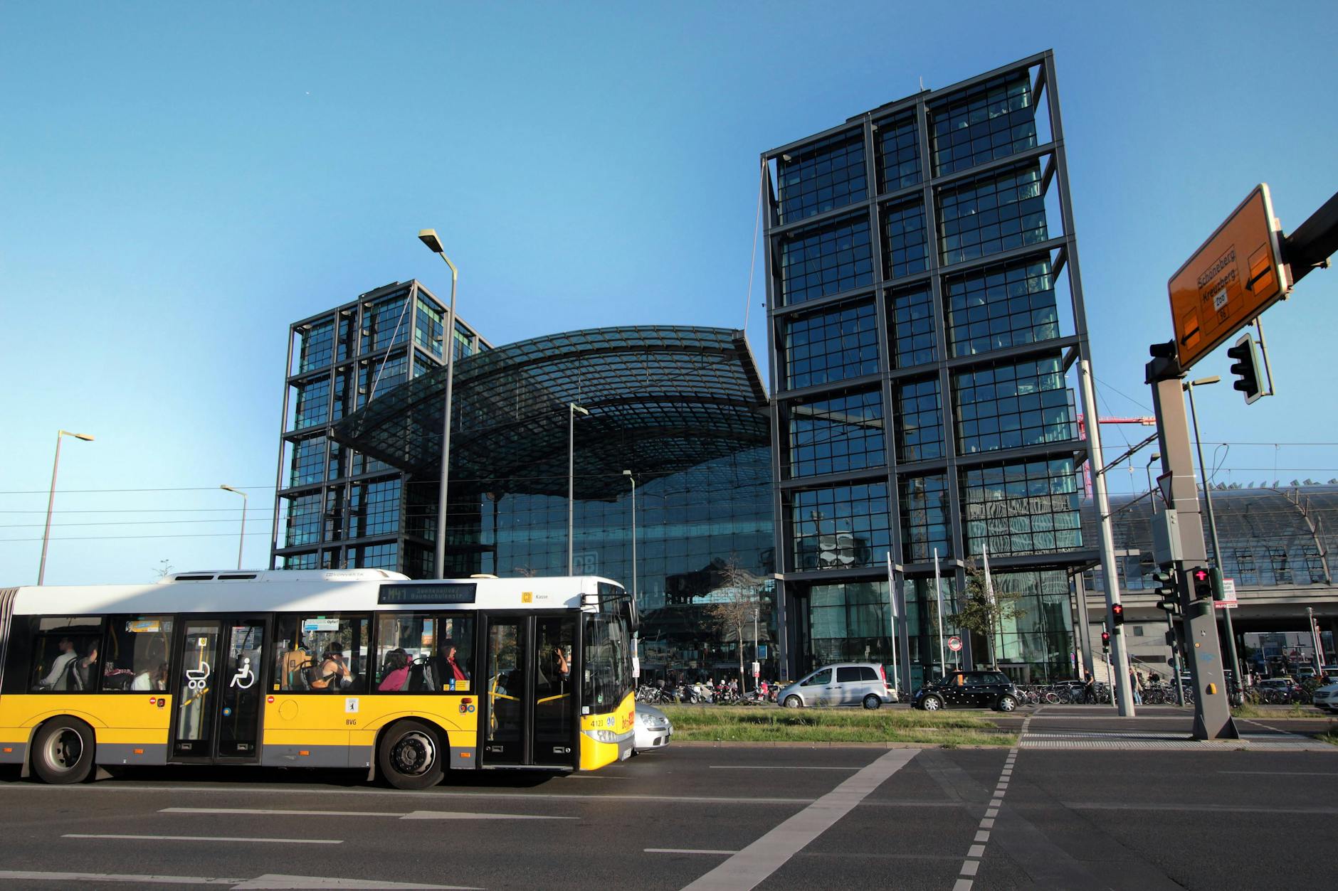 Nahe dem Berliner Hauptbahnhofs wurden bei einer Messerstecherei vier Personen verletzt. (Symbolbild)