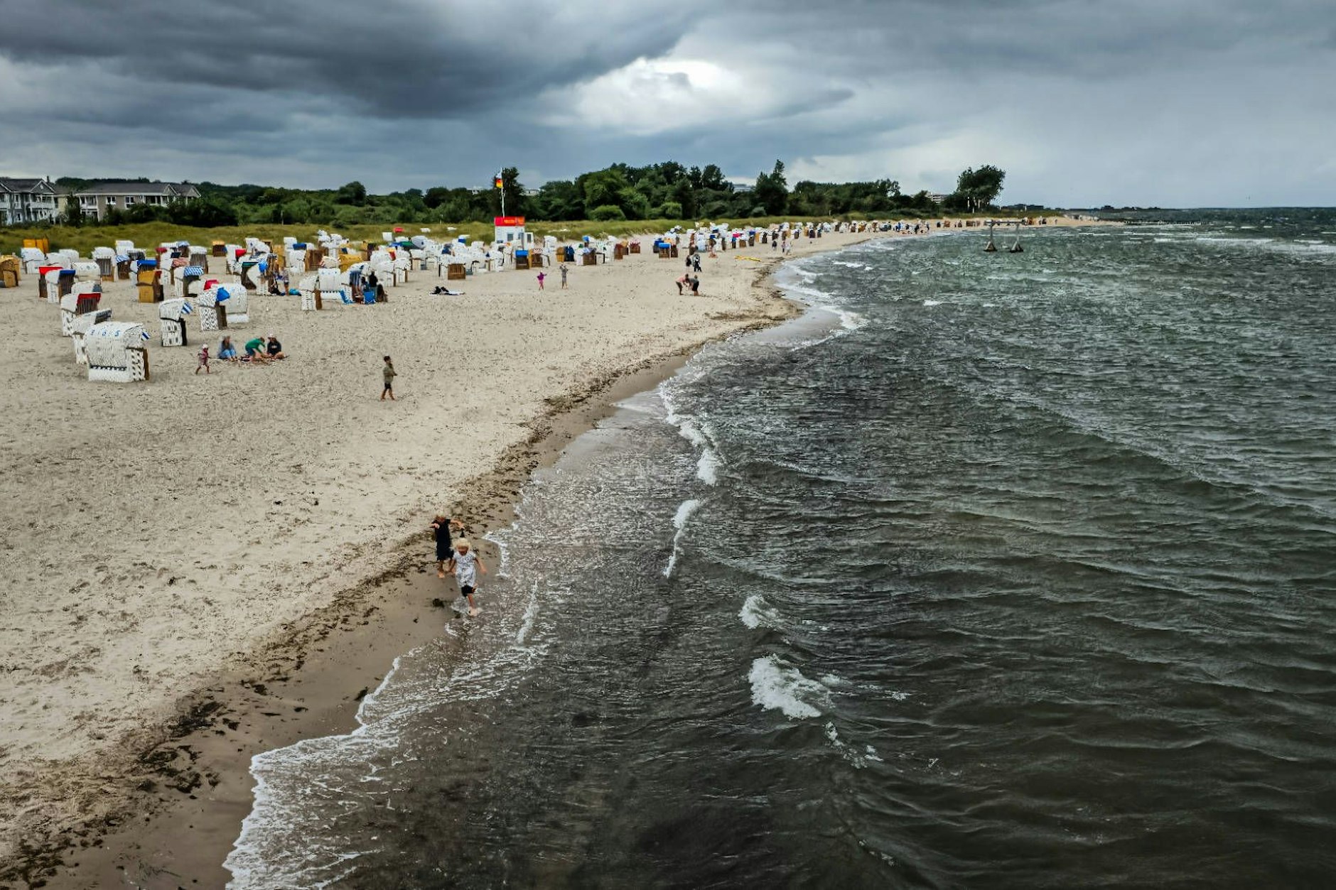 An den Ostsee-Stränden lauert die Bakterien-Gefahr.