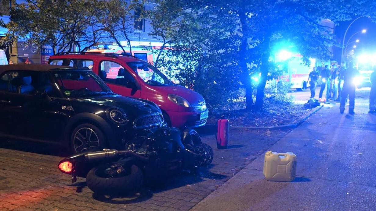 Womöglich wegen überhöhter Geschwindigkeit verlor der Fahrer die Kontrolle über seine Maschine.