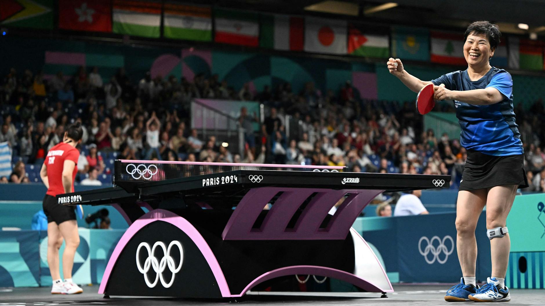 Luxembourg's Xia Lian Ni feiert ihren Sieg gegen die Türkin Sibel Altinkaya in Paris. 