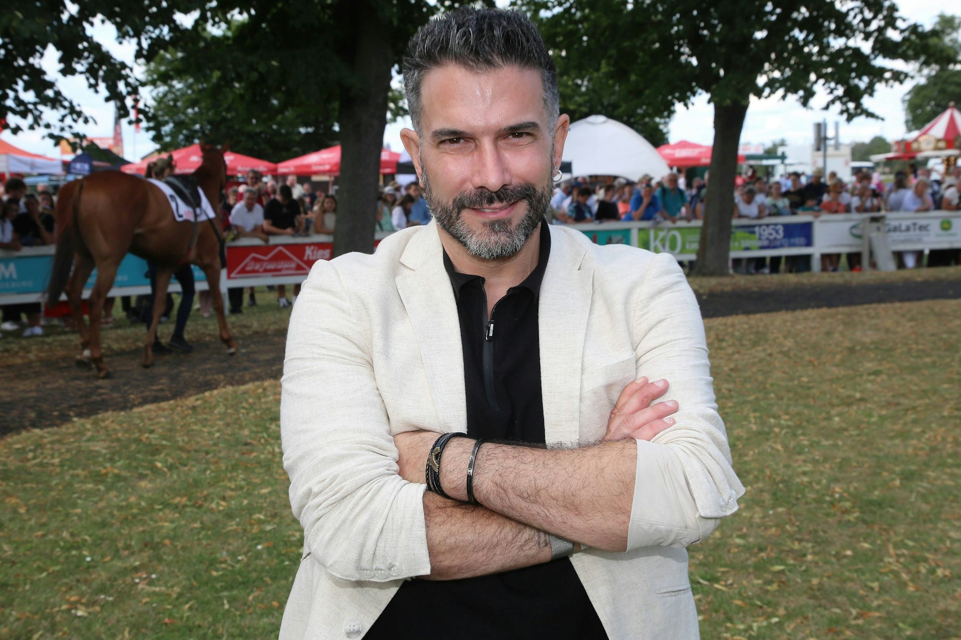 Marc Terenzi beim Renntag auf der Galopprennbahn Magdeburg-Herrenkrug im Juli 2024
