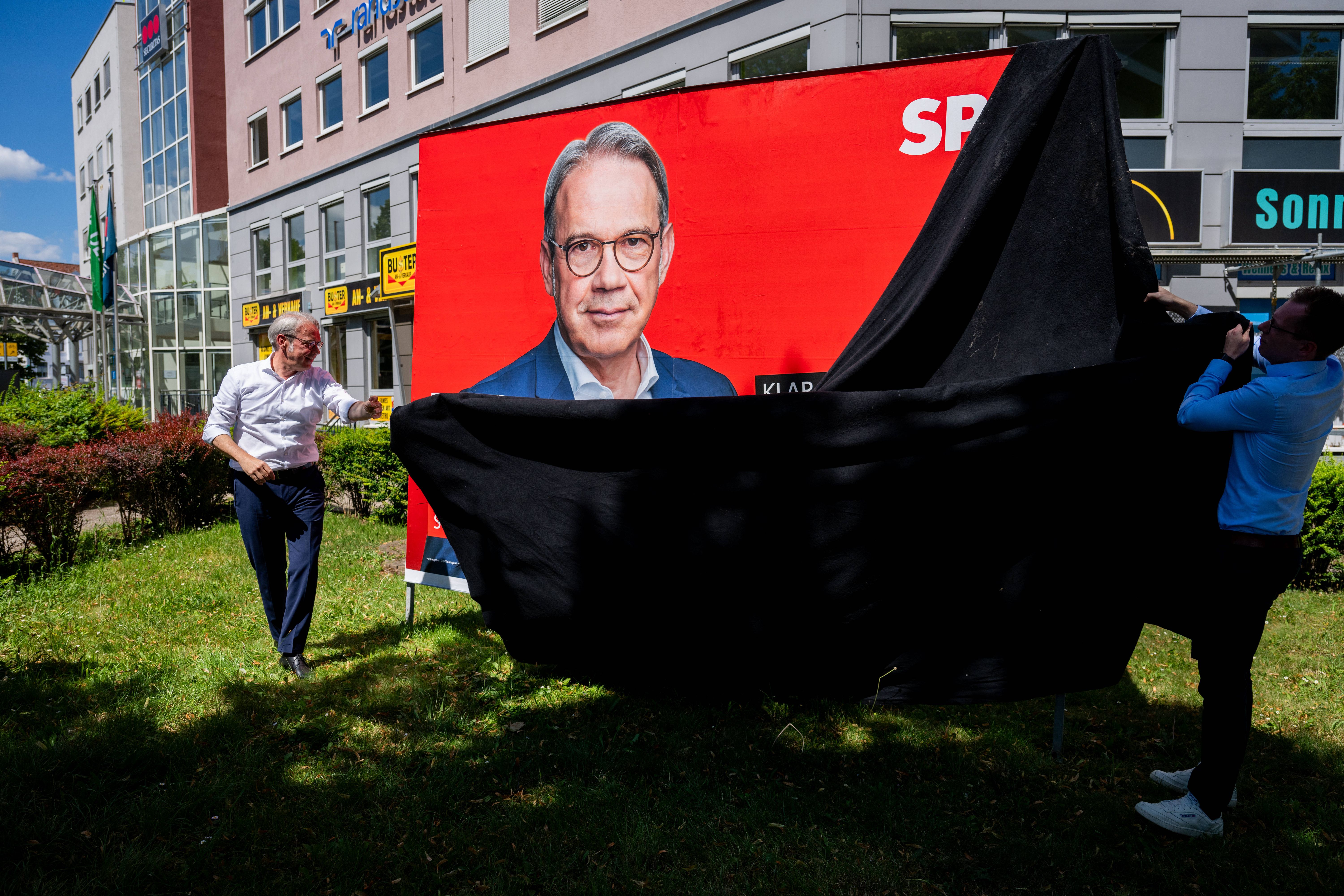 Umfrage: Mehrheit der Ostdeutschen hat kein Vertrauen mehr in westdeutsche Parteien