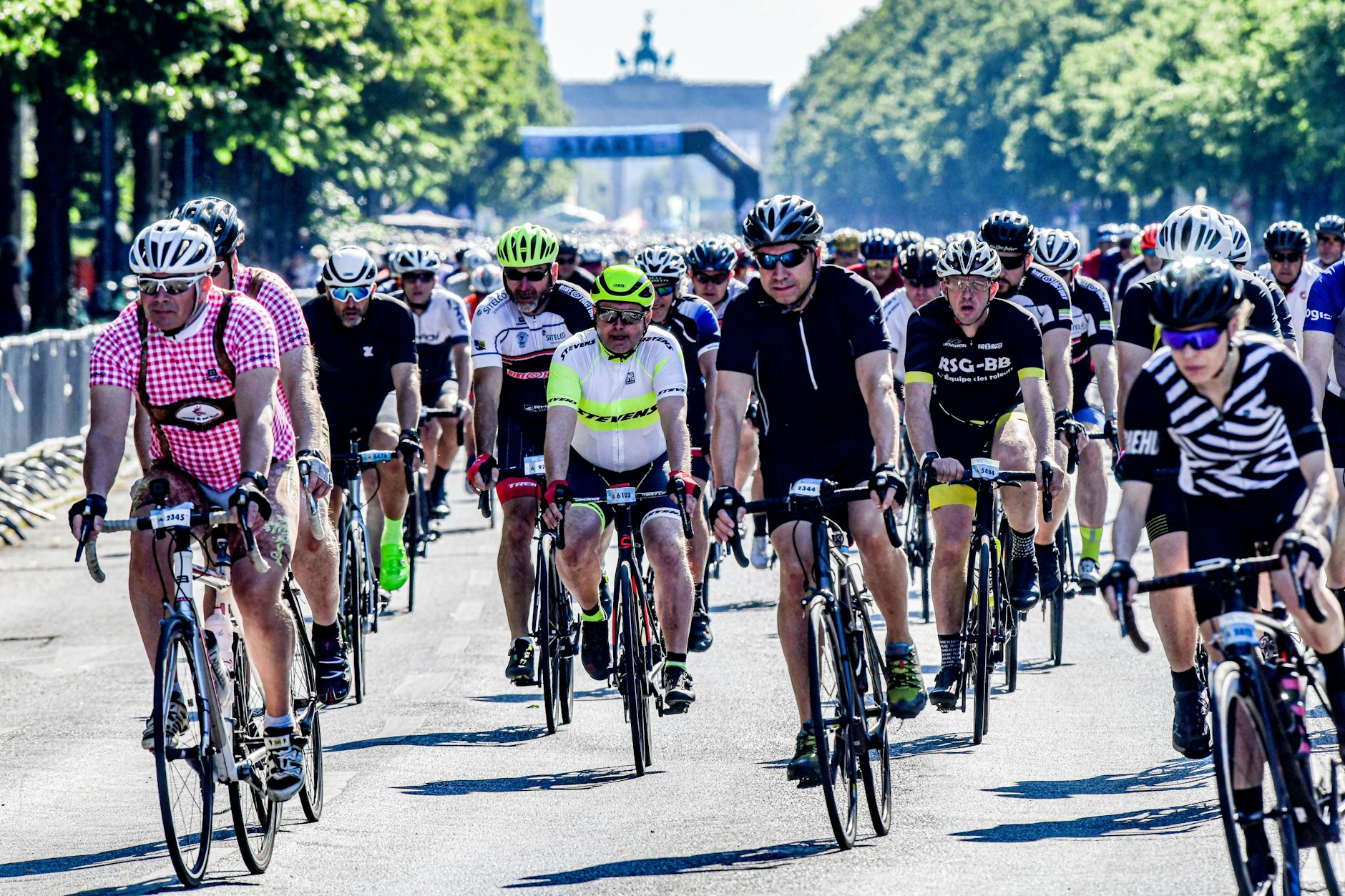 Wenn Tausende Radfahrer beim Radsport-Spektakel VeloCity losfahren, geht im Berliner Verkehr fast nichts mehr.