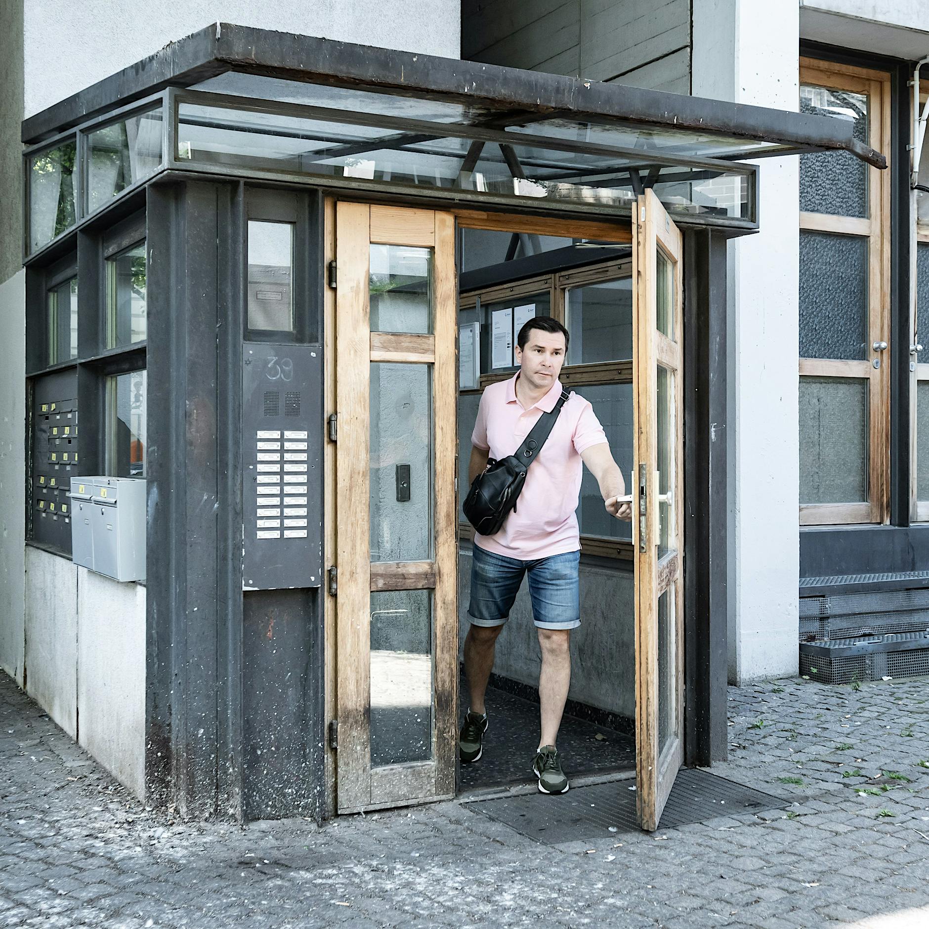 Die Wut der Anwohner in Berlin-Moabit: „Wir schämen uns, in so einem Dreckshaus zu leben!“