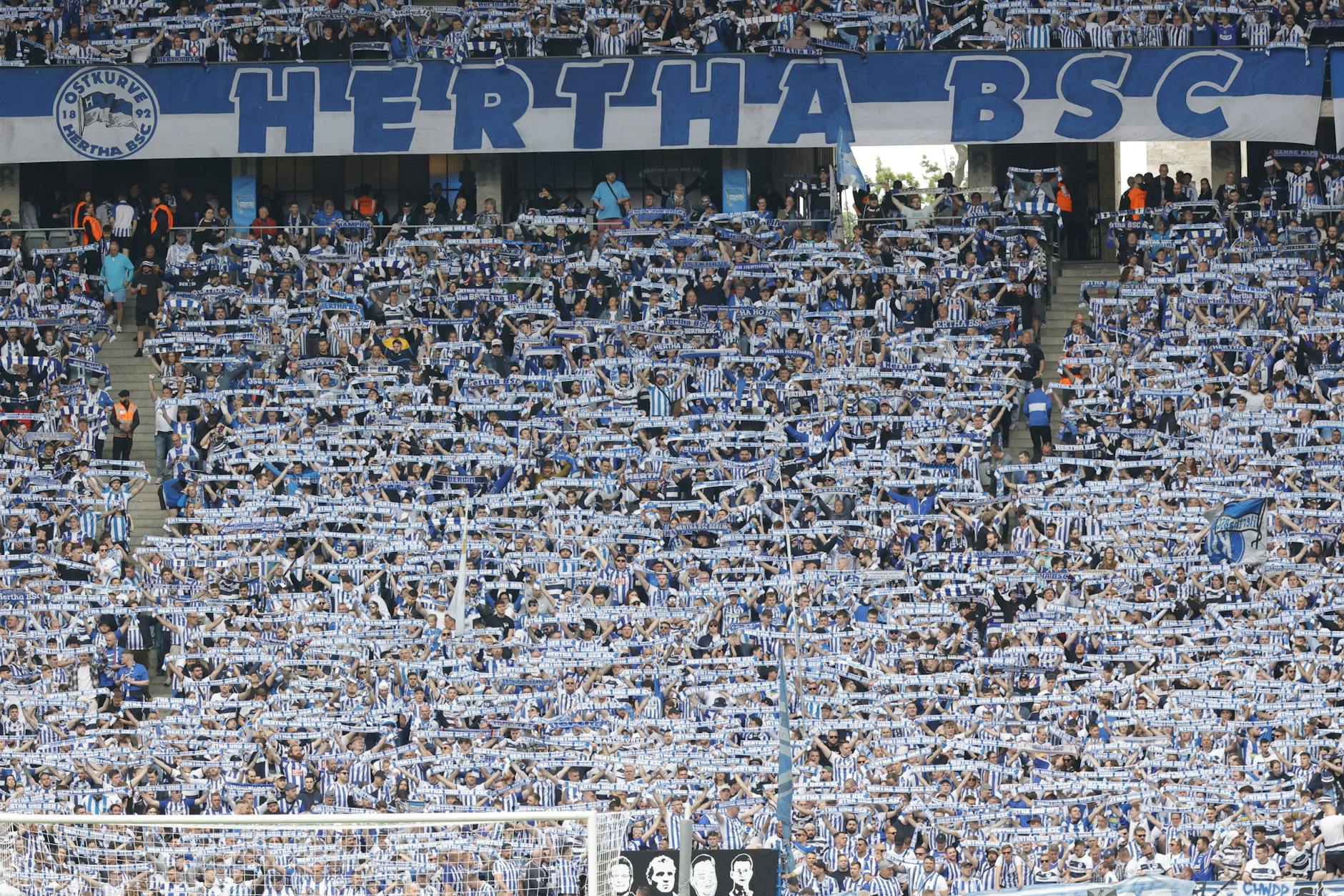 Herthas Fans können den Saisonstart kaum noch abwarten. Der Boom des Traditionsklubs geht weiter. 23.000 Dauerkarten wurden verkauft – neuer Rekord!