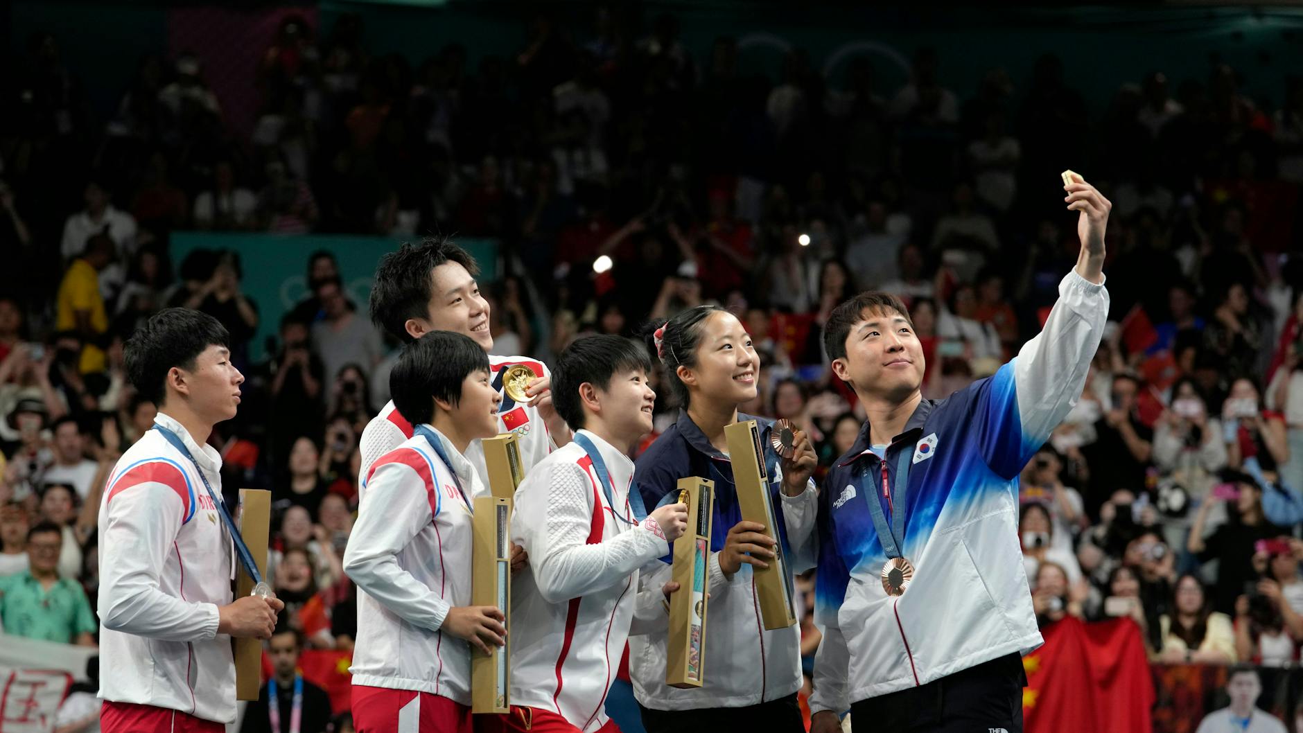 Nord- und Südkorea vereint. Bei Olympia geht alles. Die Tischtennisspieler der verfeindeten Staaten machen es vor.