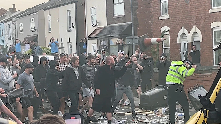 Krawalle in Southport: Zahlreiche Polizisten wurden während der Unruhen verletzt.