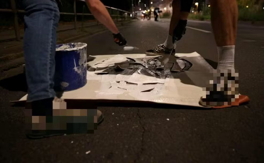 Chaos auf Straßen: Klima-Aktivisten malen sich ihre eigenen Radwege!