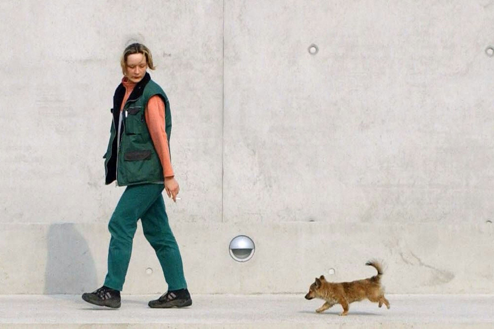 Eine Tierpflegerin im Tierheim Falkenberg