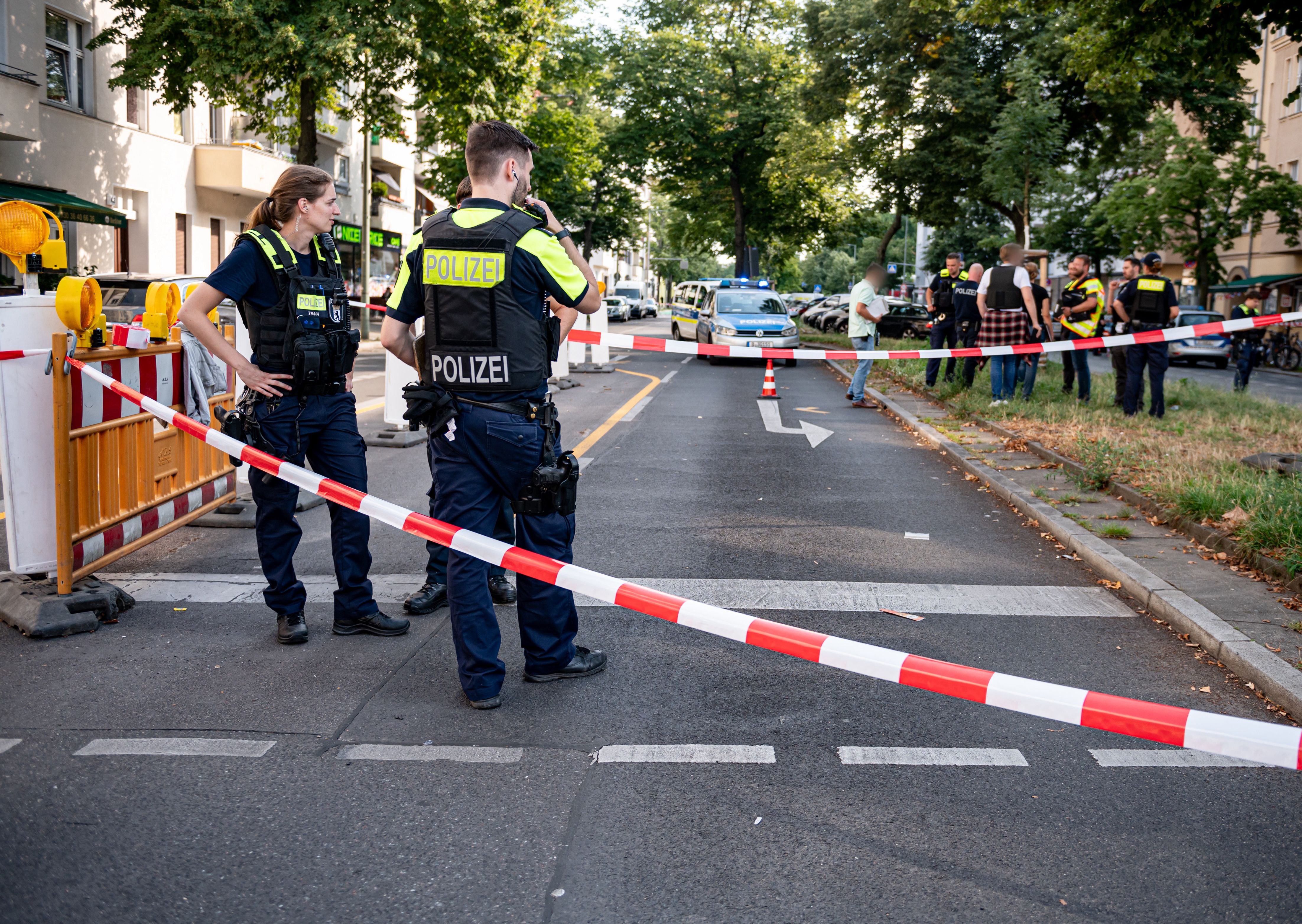 Polizisten schießen auf Messer-Frau in Berlin-Charlottenburg