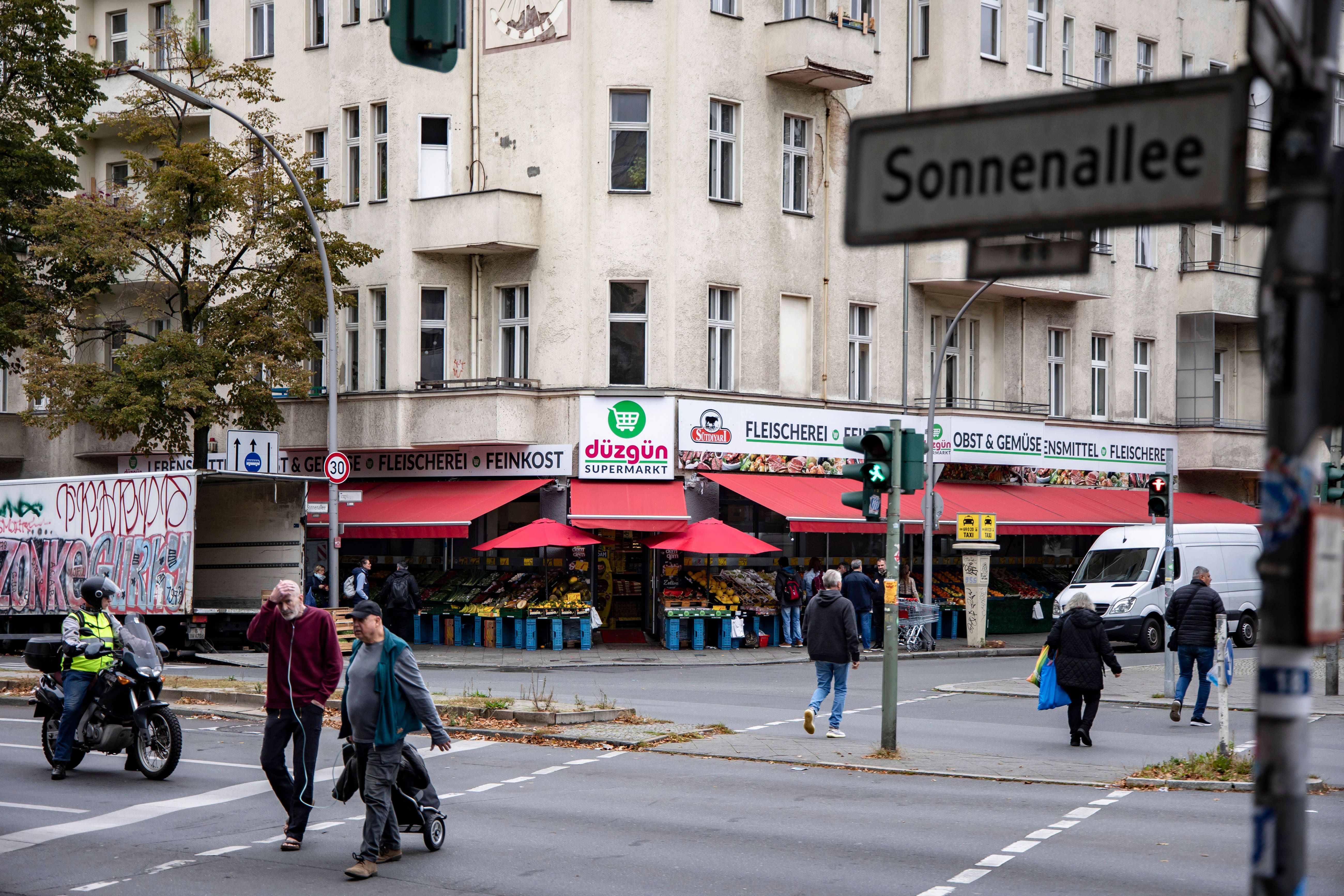 Image - Radfahrstreifen auf der Sonnenallee in Neukölln werden ab Mitte August ausgebaut