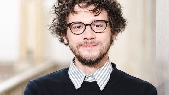 Der Abgeordnete Niklas Schenker, Sprecher für Mieten und Wohnen der Fraktion der Linkspartei